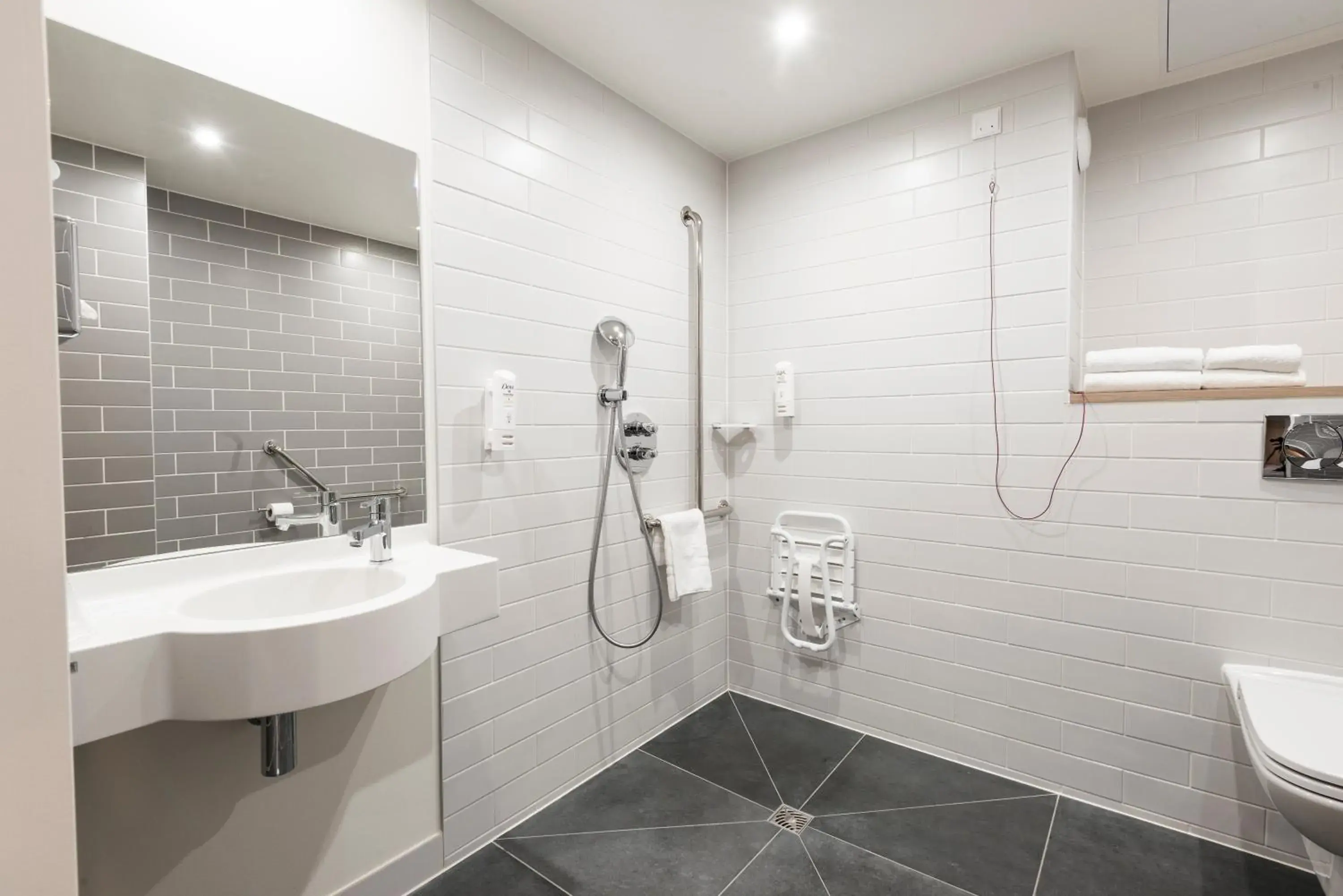 Shower, Bathroom in Holiday Inn Express Paris - Velizy