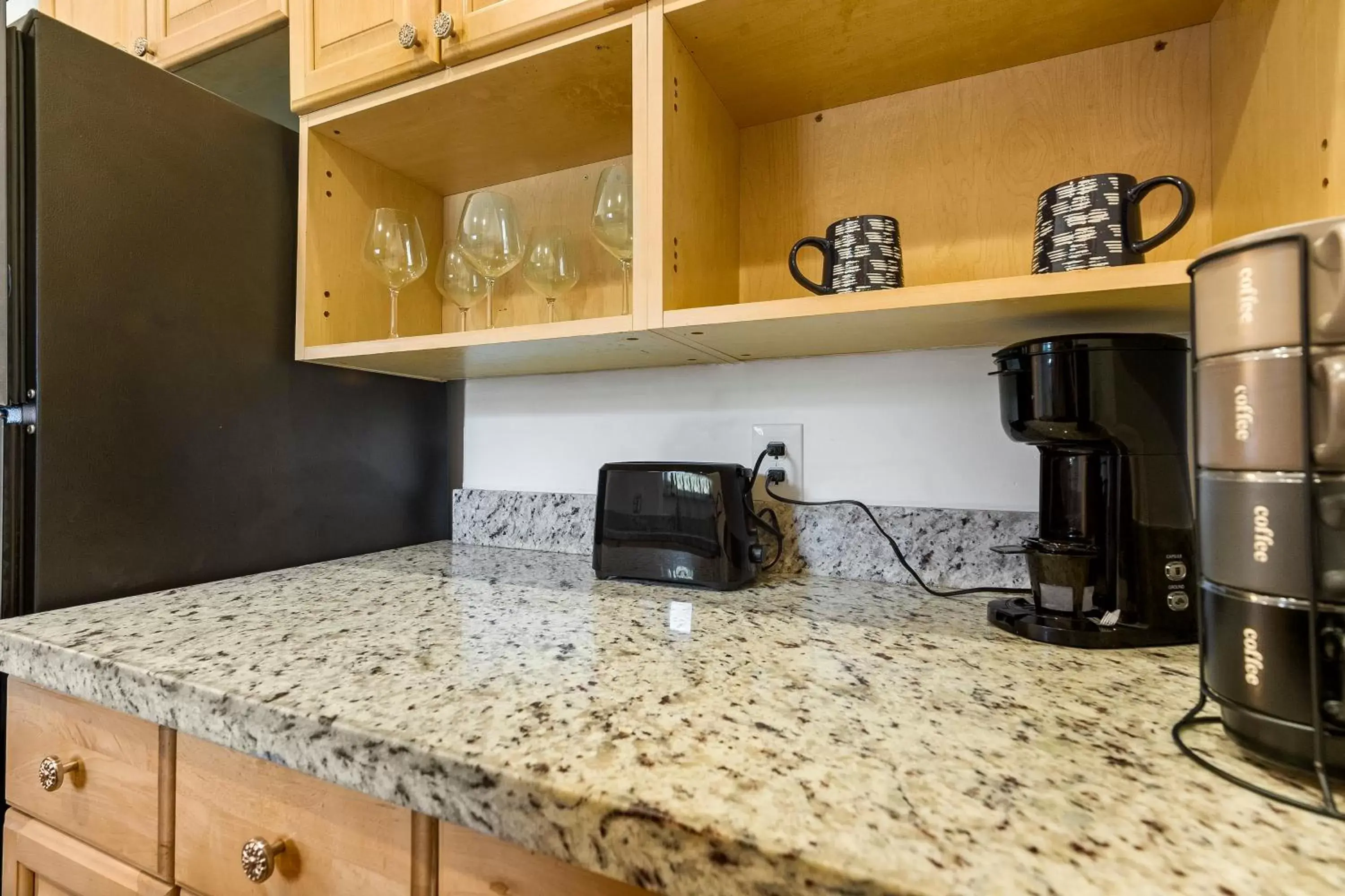 Coffee/tea facilities, Kitchen/Kitchenette in Coco Bay Vacation Condos