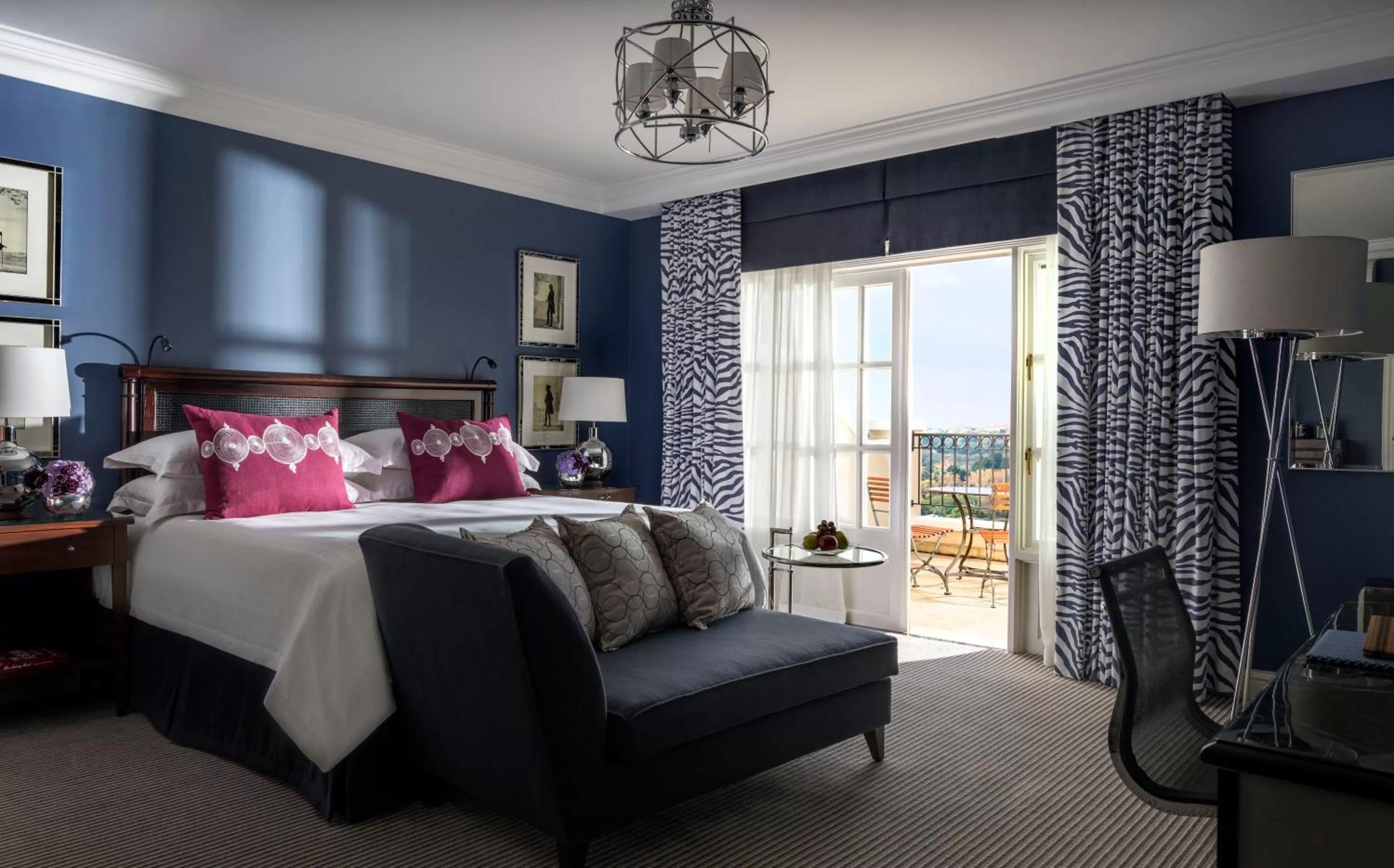 Photo of the whole room, Bed in Four Seasons Hotel The Westcliff