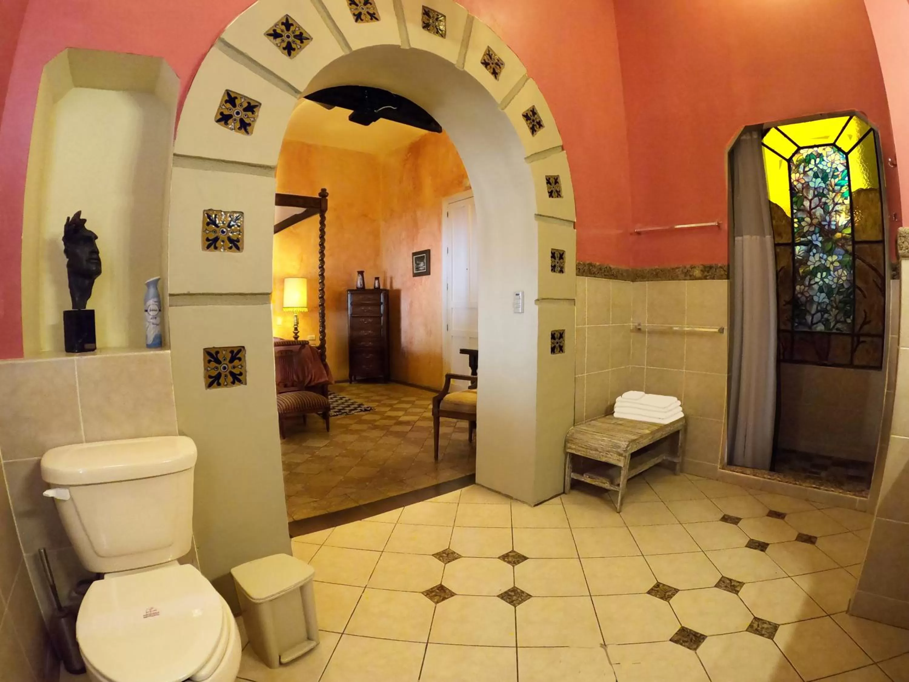 Bathroom in La Perla Hotel Boutique B&B