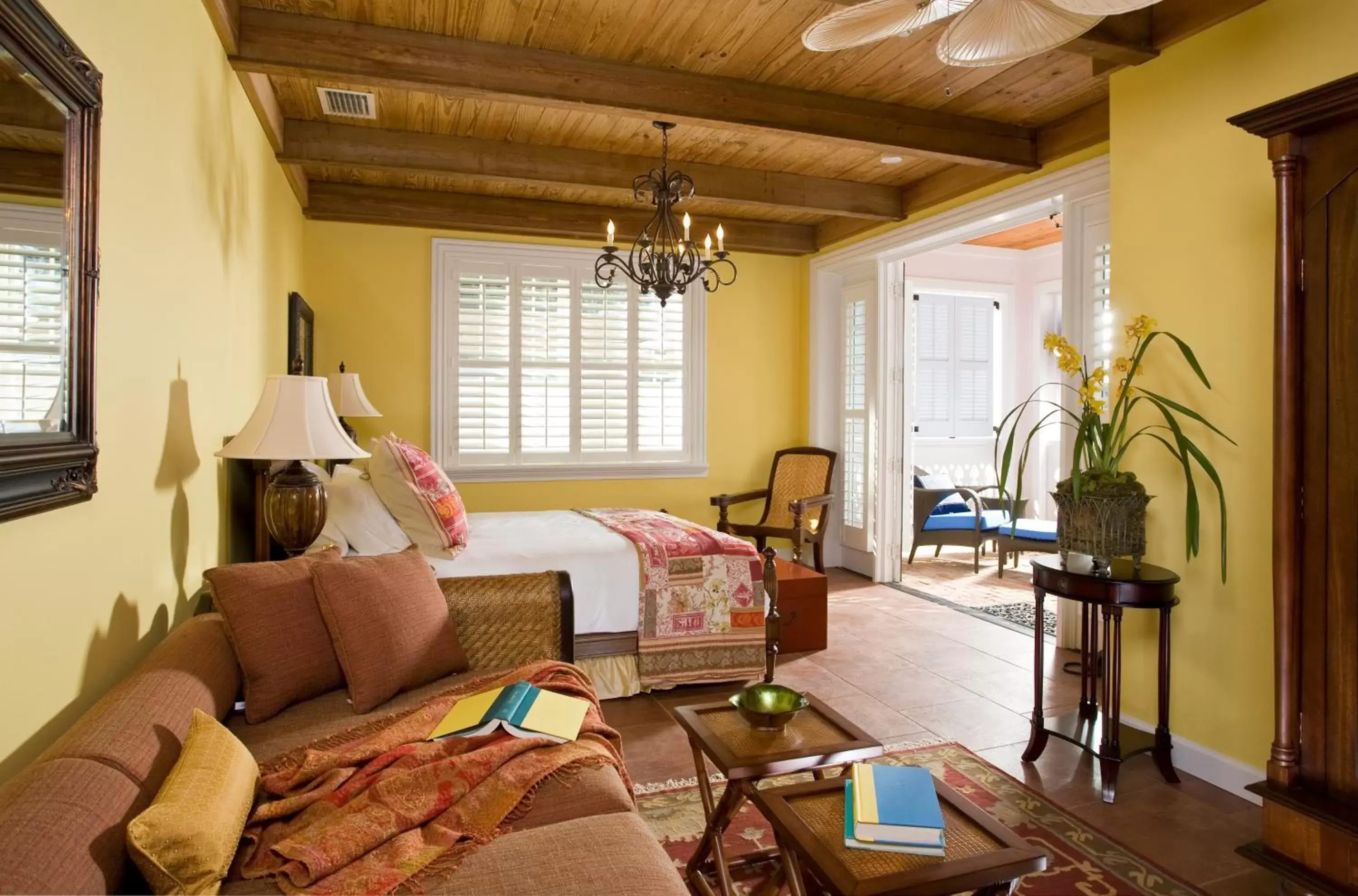 King Room with Sitting Area and Daybed in Port d'Hiver Bed and Breakfast King Room with Sitting Area and Daybed in Port d'Hiver Bed and Breakfast