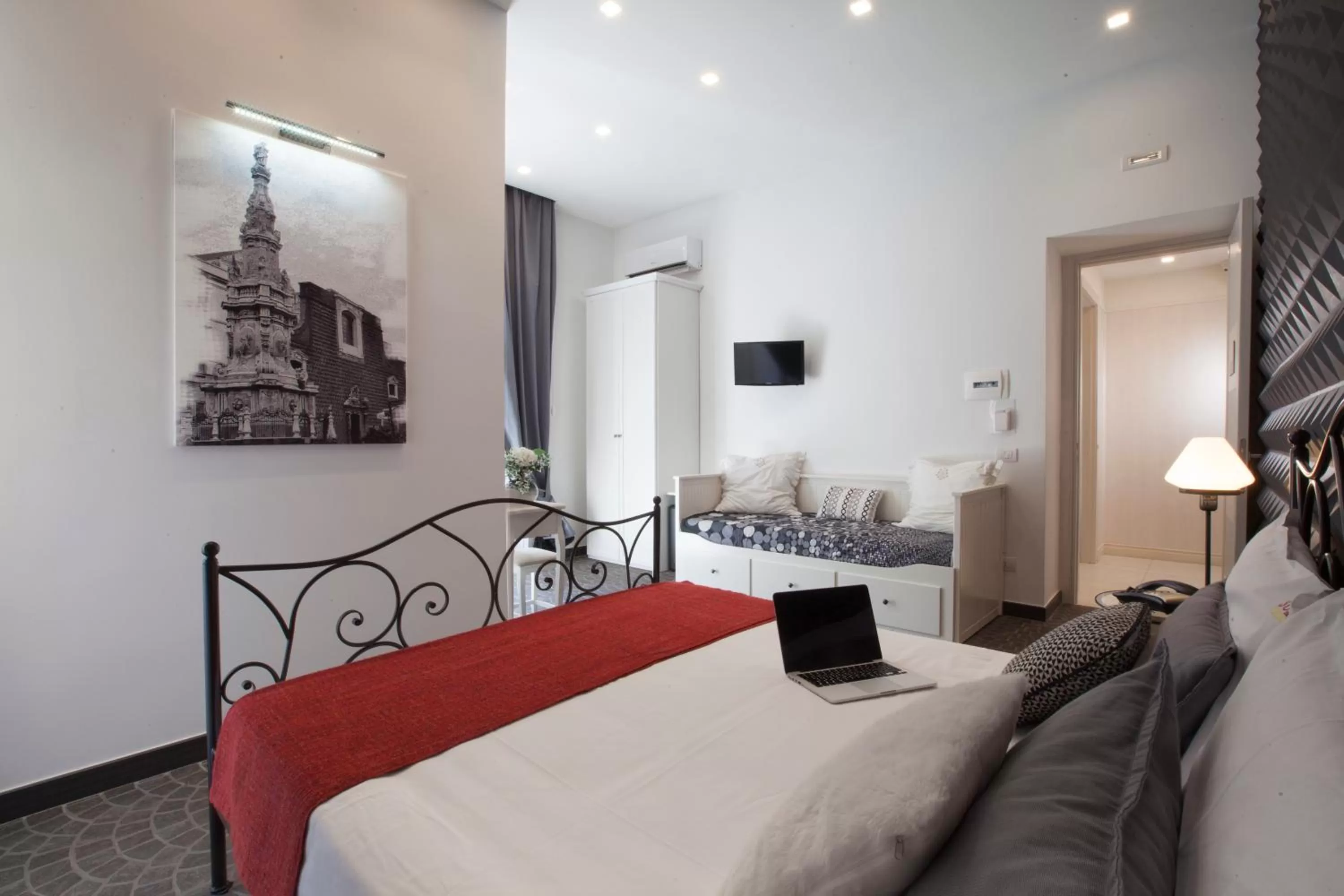 TV and multimedia, Bed in Suite dei Catalani