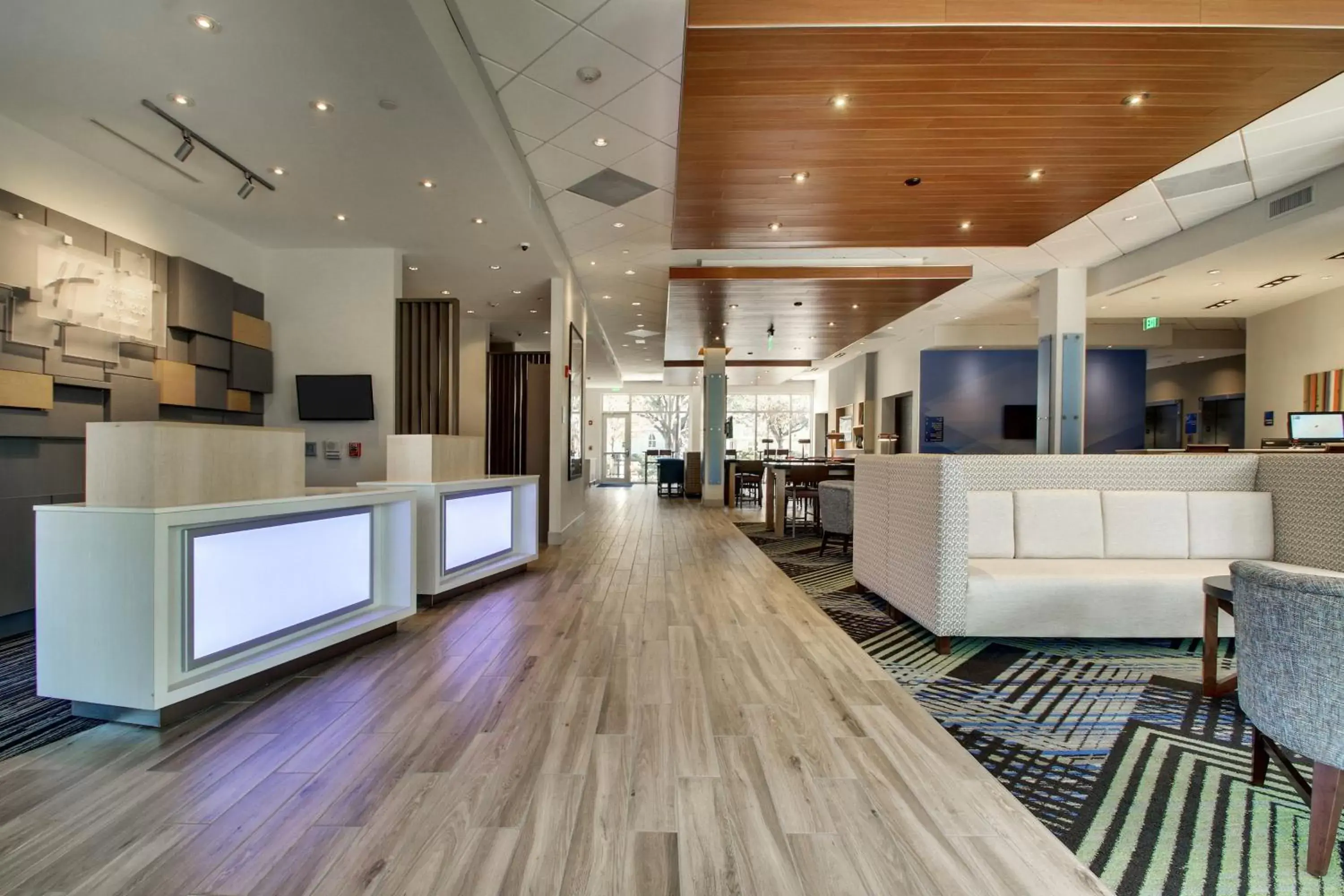 Property building, Lobby/Reception in Holiday Inn Express & Suites - Summerville, an IHG Hotel