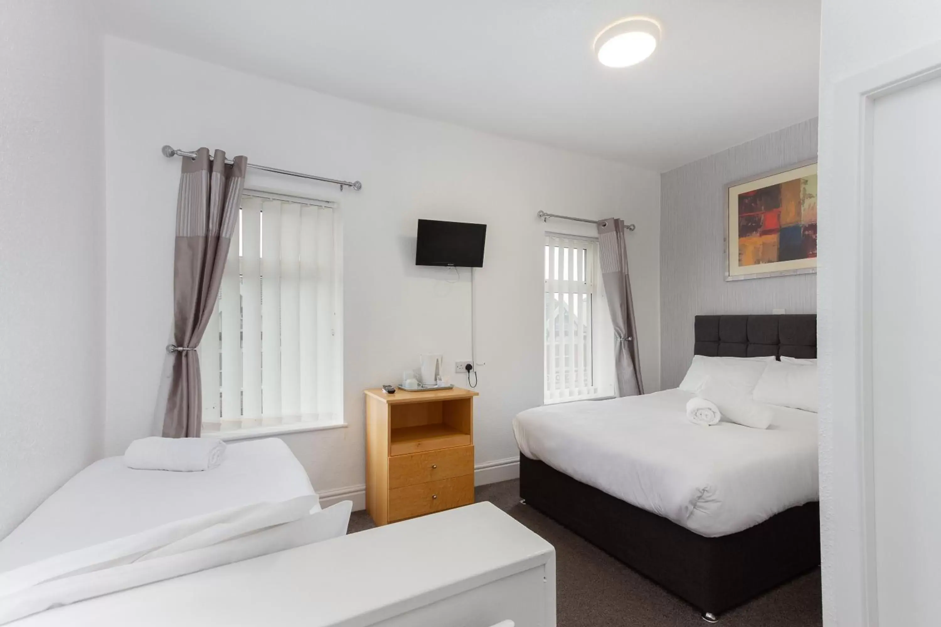 Bedroom, Bed in The Sandringham Court Hotel & Sports Bar-Groups Welcome here-High Speed Wi-Fi