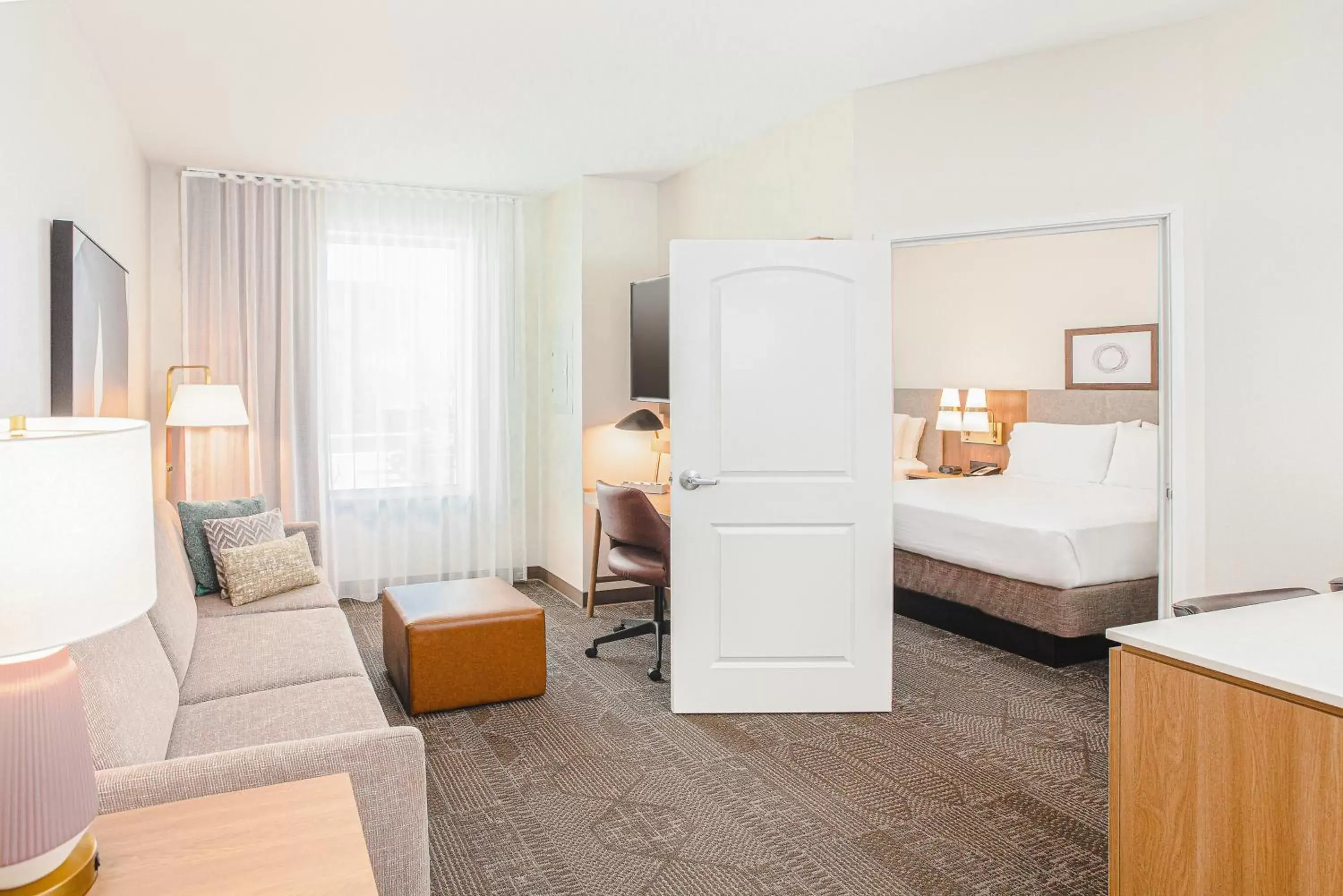 Photo of the whole room, Seating Area in Staybridge Suites - Nashville - Vanderbilt, an IHG Hotel