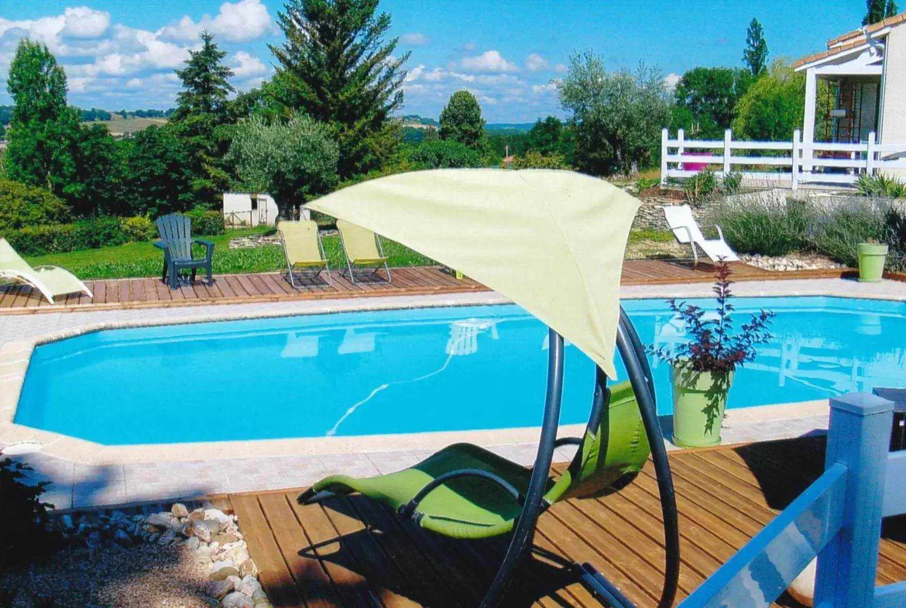 Swimming Pool in chambre d'hotes a nérac