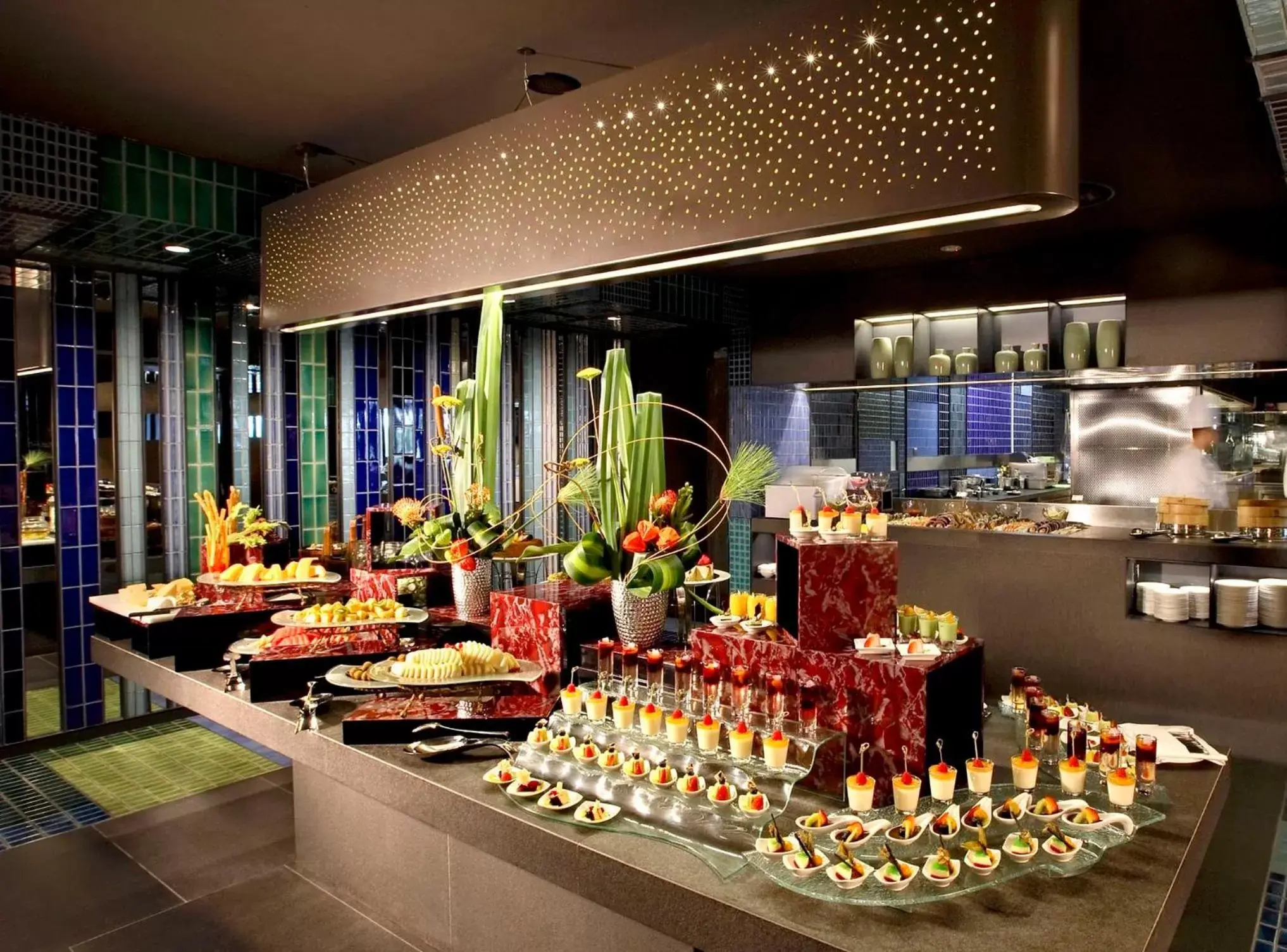 Restaurant/places to eat, Supermarket/Shops in Crowne Plaza Changi Airport, an IHG Hotel
