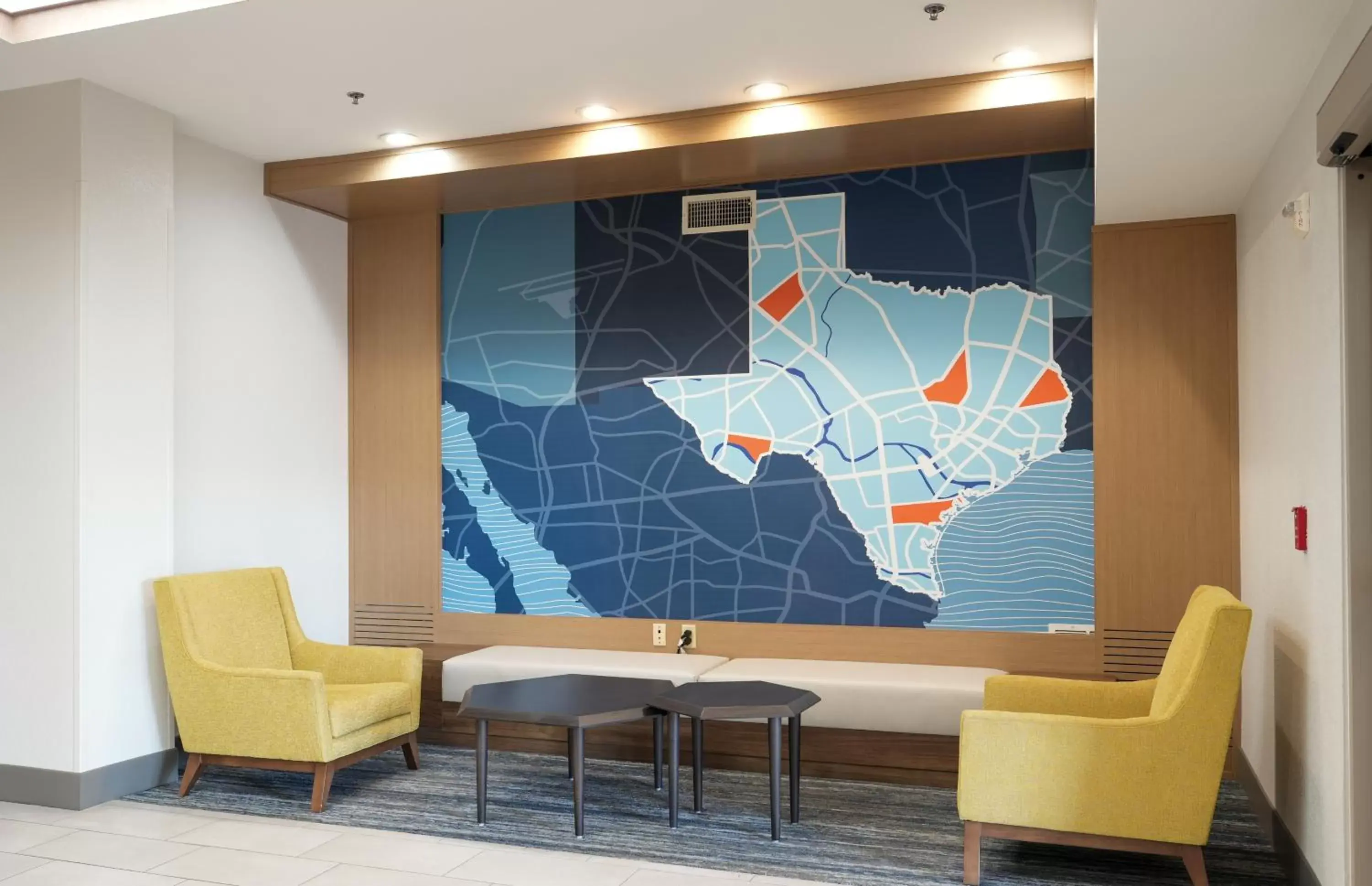 Seating area, TV/Entertainment Center in Holiday Inn Express Hotel & Suites Cedar Hill, an IHG Hotel