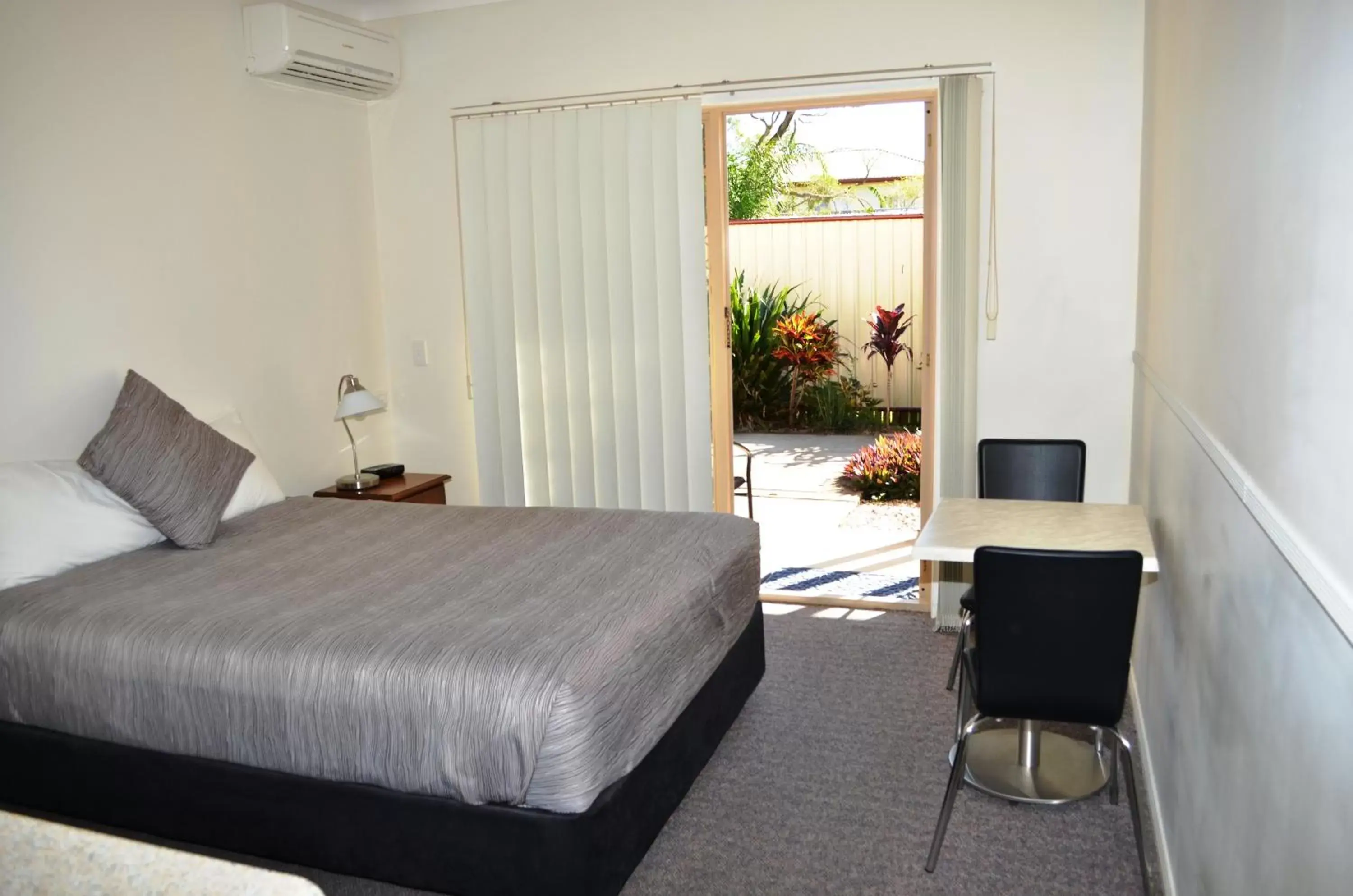 Bed in Redland Bay Motel