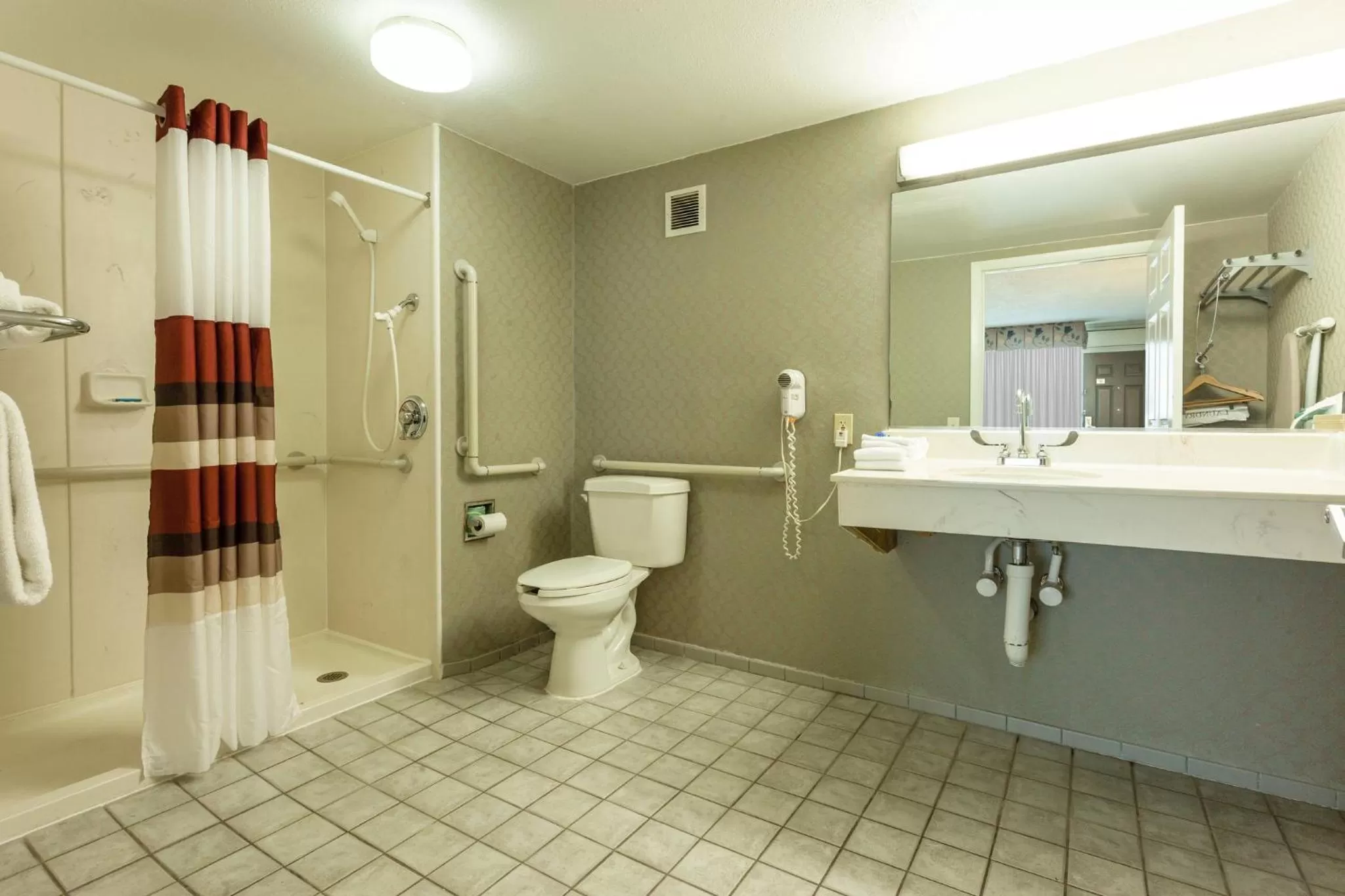 Bathroom in Red Roof Inn & Suites DeKalb