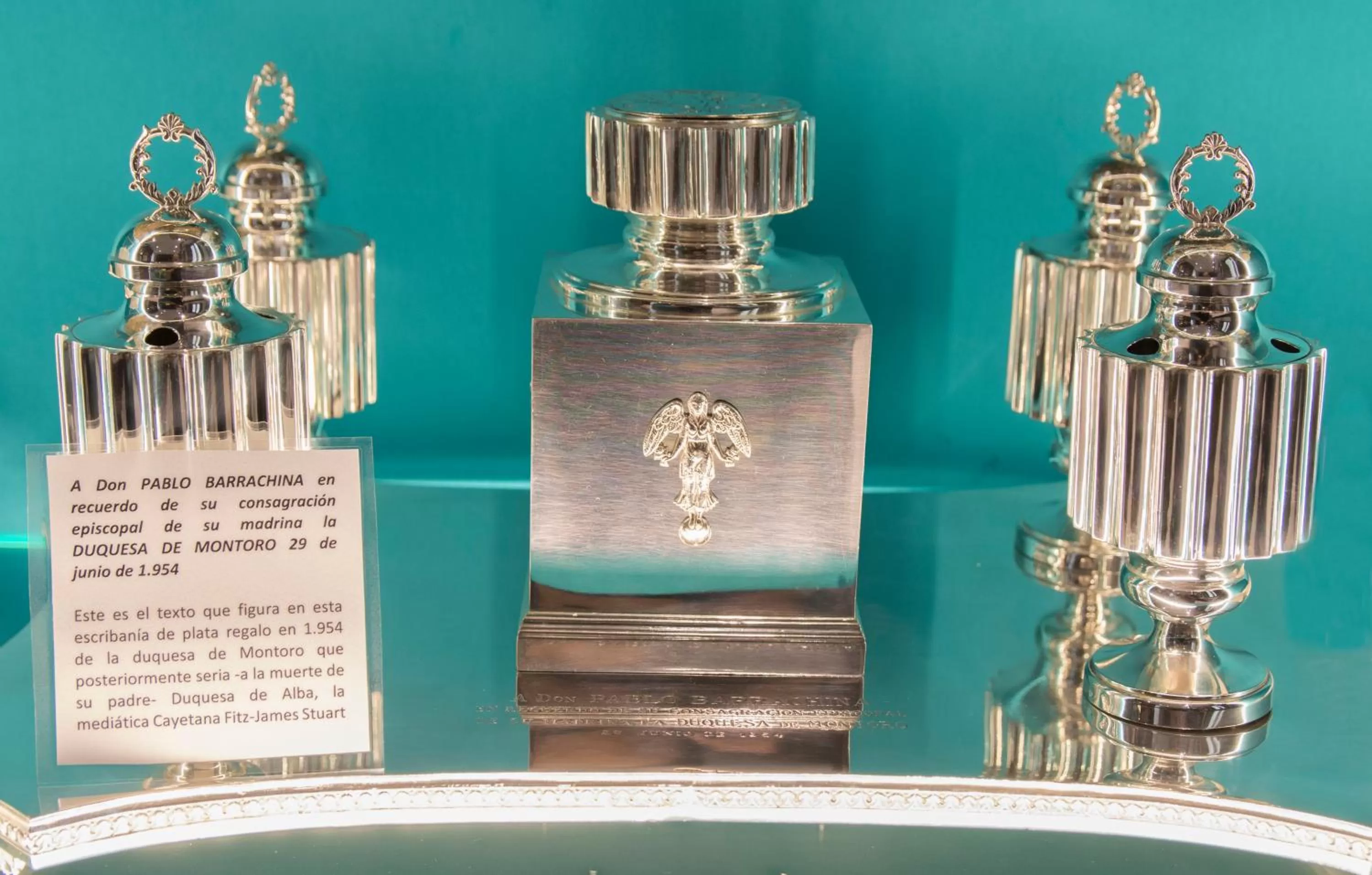 Library in Hotel Oleum - Parking Gratuito bajo disponibilidad y reserva previa