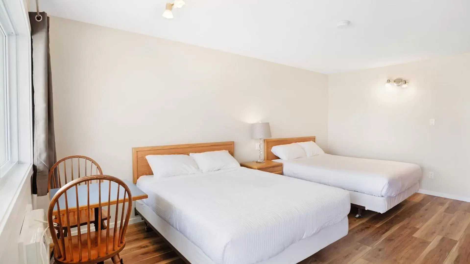 Bedroom, Bed in Homeport Motel