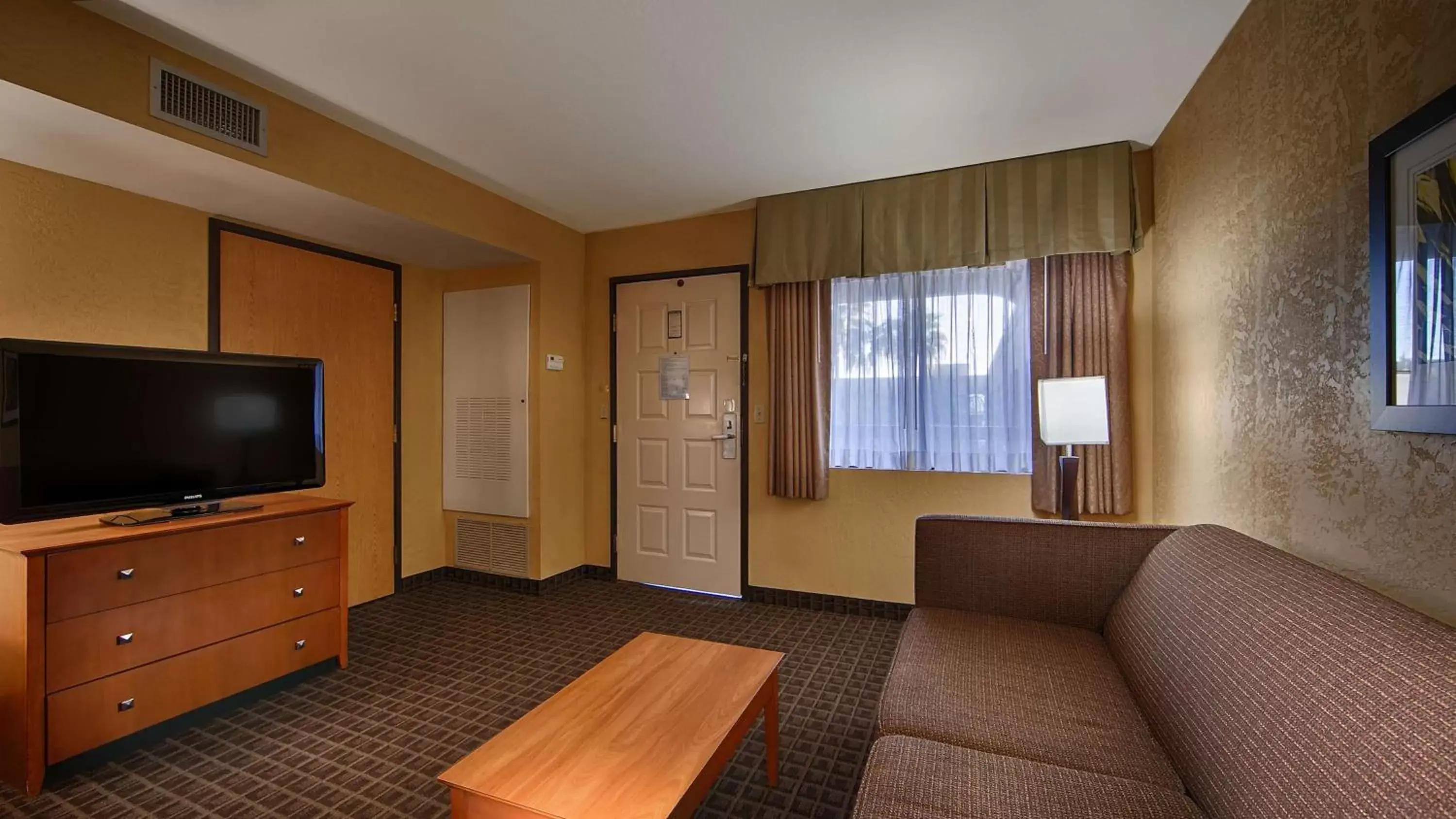 Photo of the whole room in Best Western Plus Scottsdale Thunderbird Suites