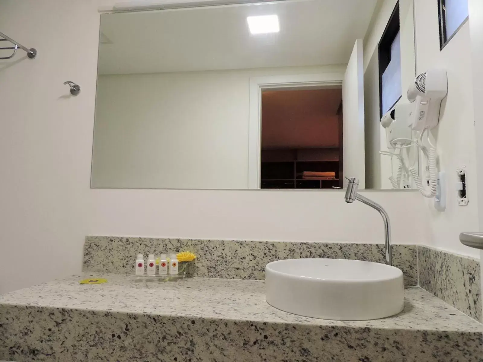 Bathroom in Comfort Hotel Maceió
