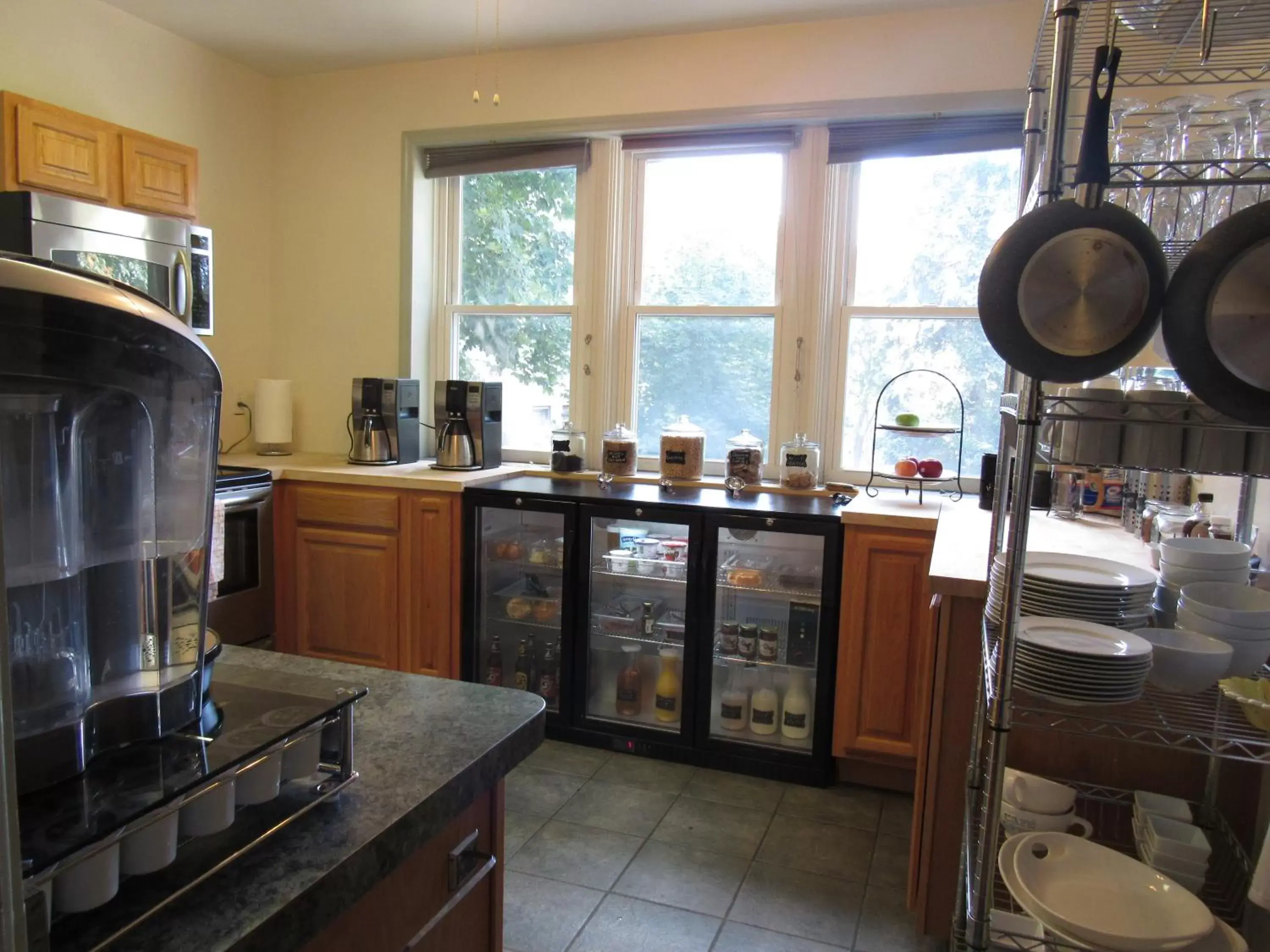 Communal kitchen, Kitchen/Kitchenette in Washington Park Inn