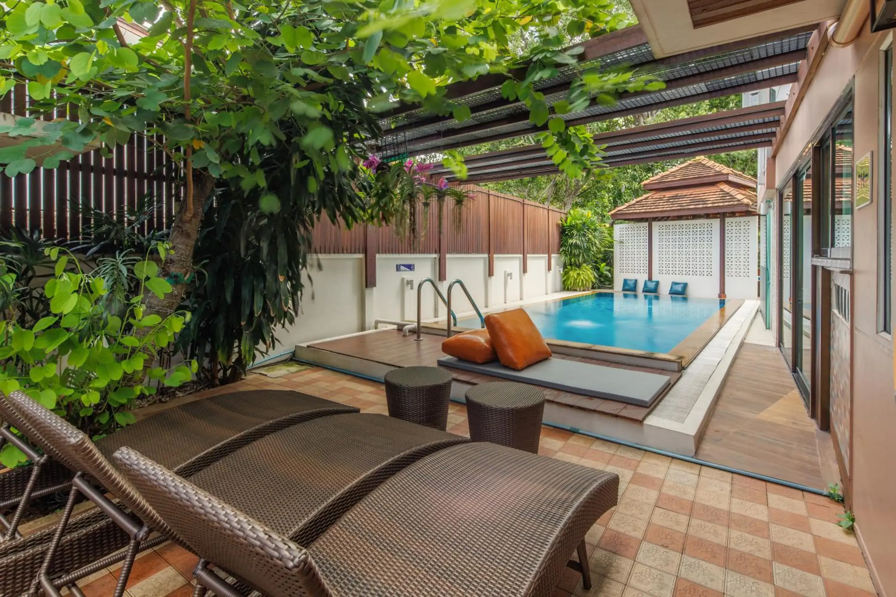 Balcony/Terrace, Swimming Pool in Rendezvous Classic House