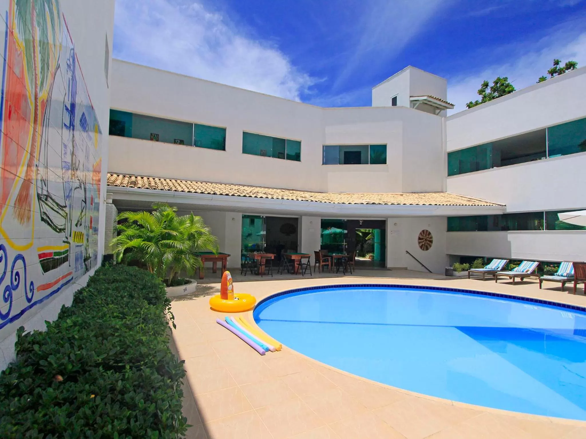 Swimming pool in Farol de Itapuã Praia Hotel