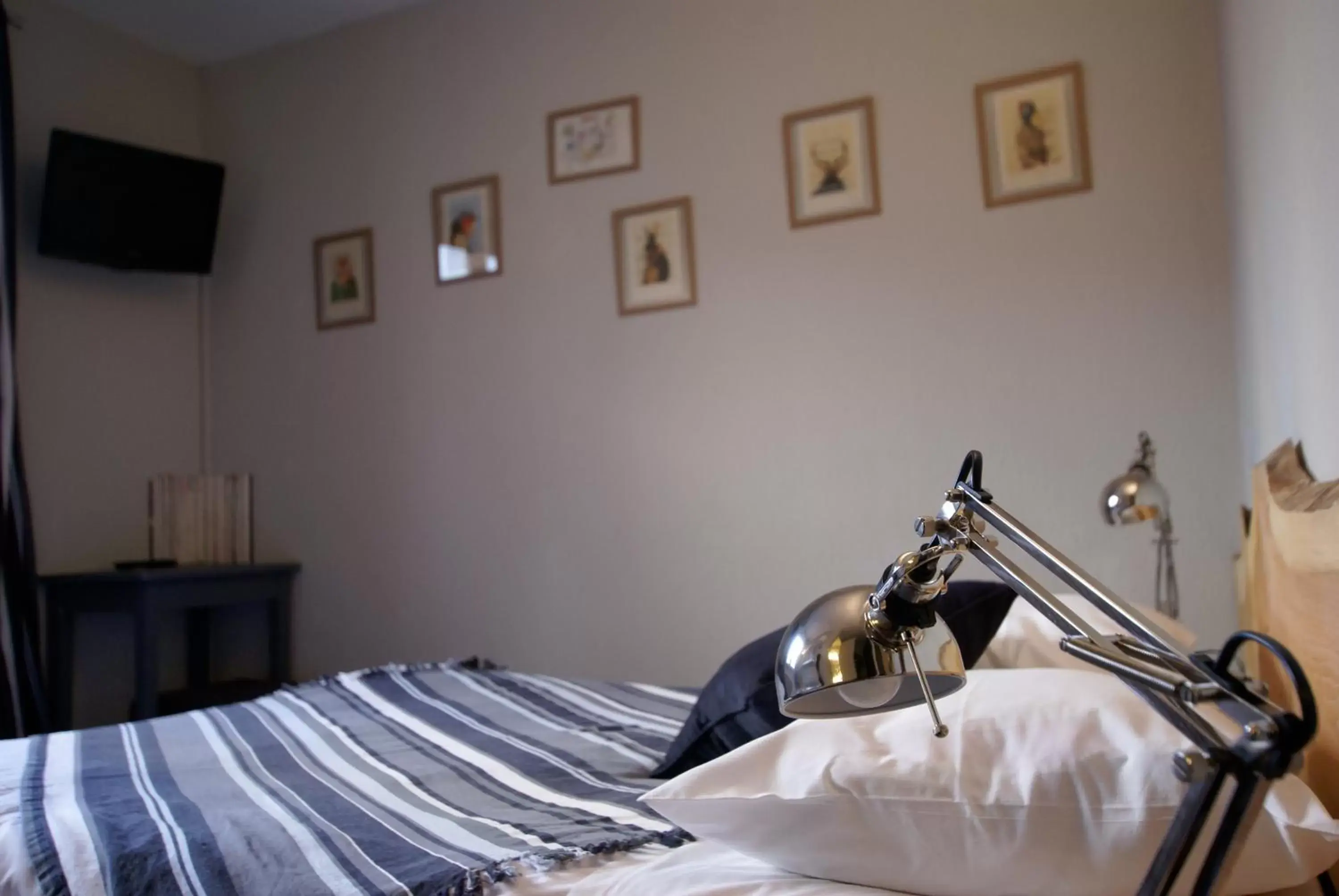 Bedroom, Bed in Hotel de la Placette Barcelonnette