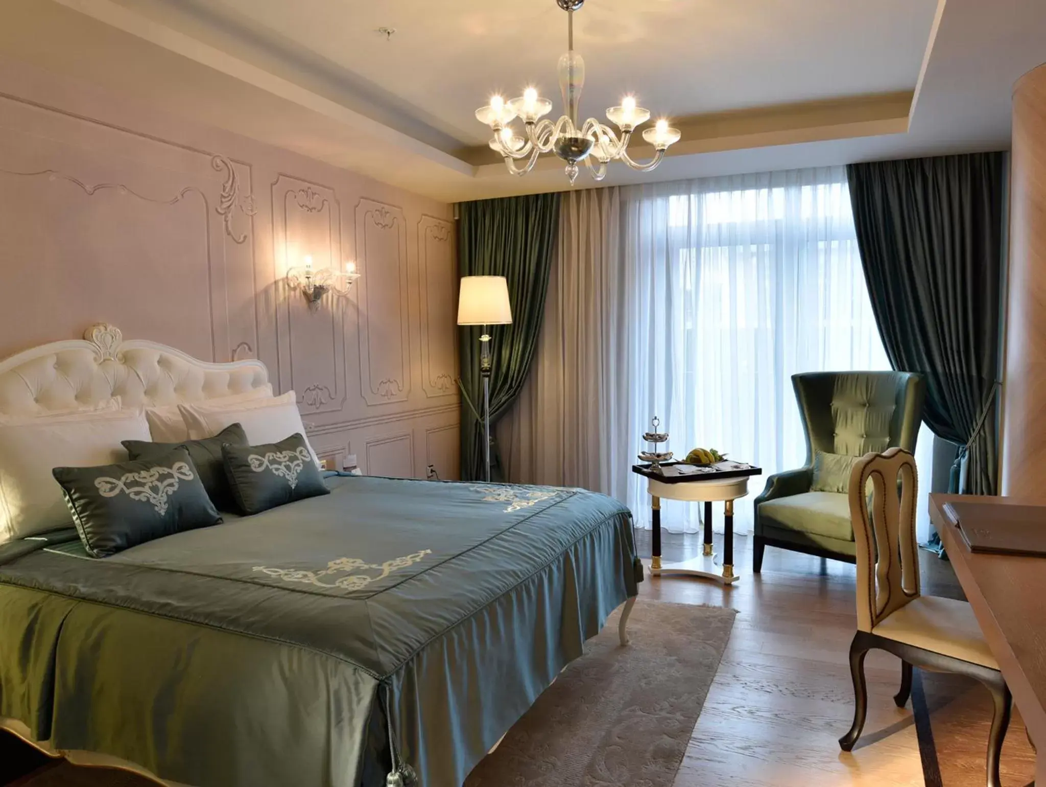 TV and multimedia, Bed in CVK Park Bosphorus Hotel Istanbul