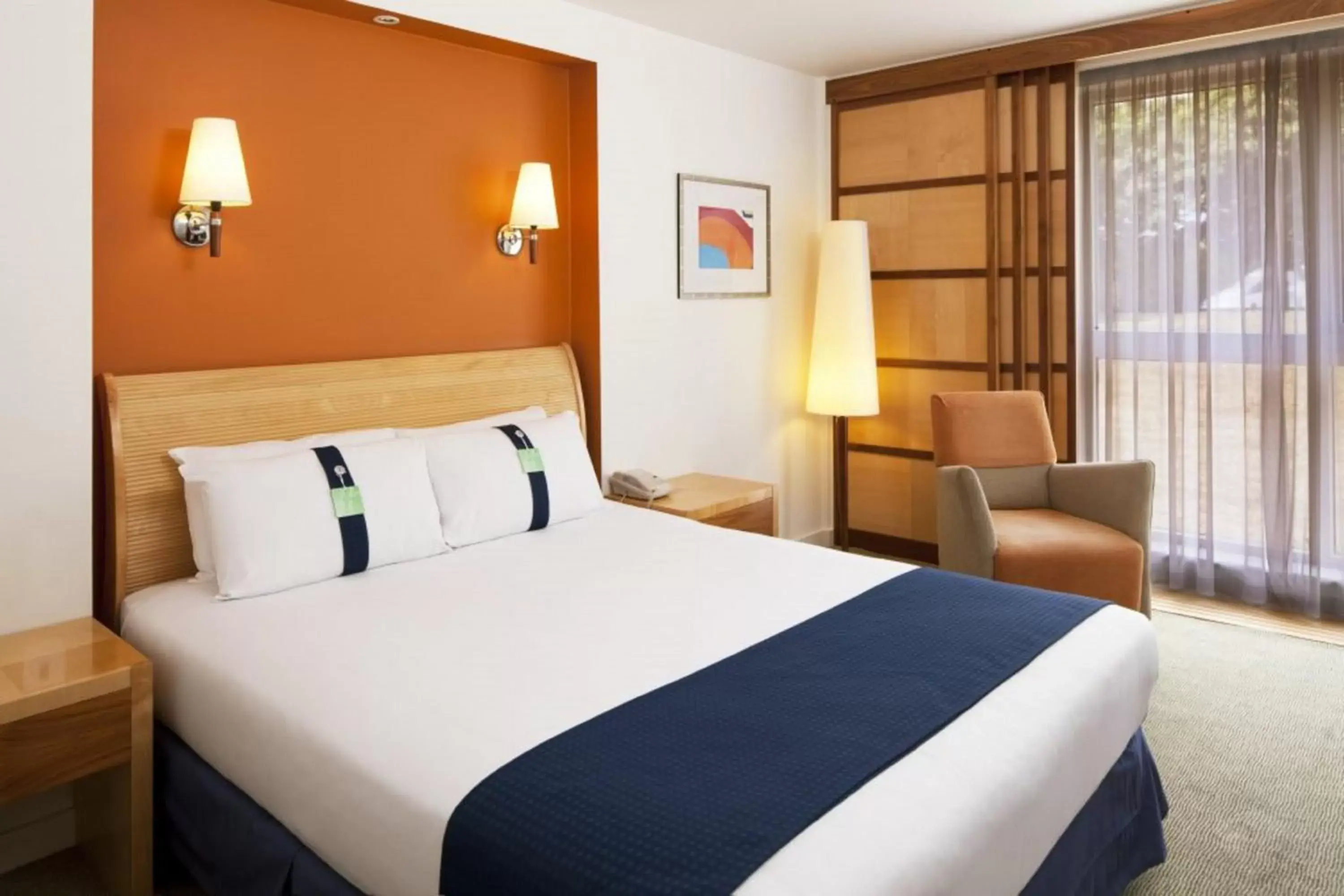 Bedroom, Bed in Holiday Inn Fareham Solent, an IHG Hotel