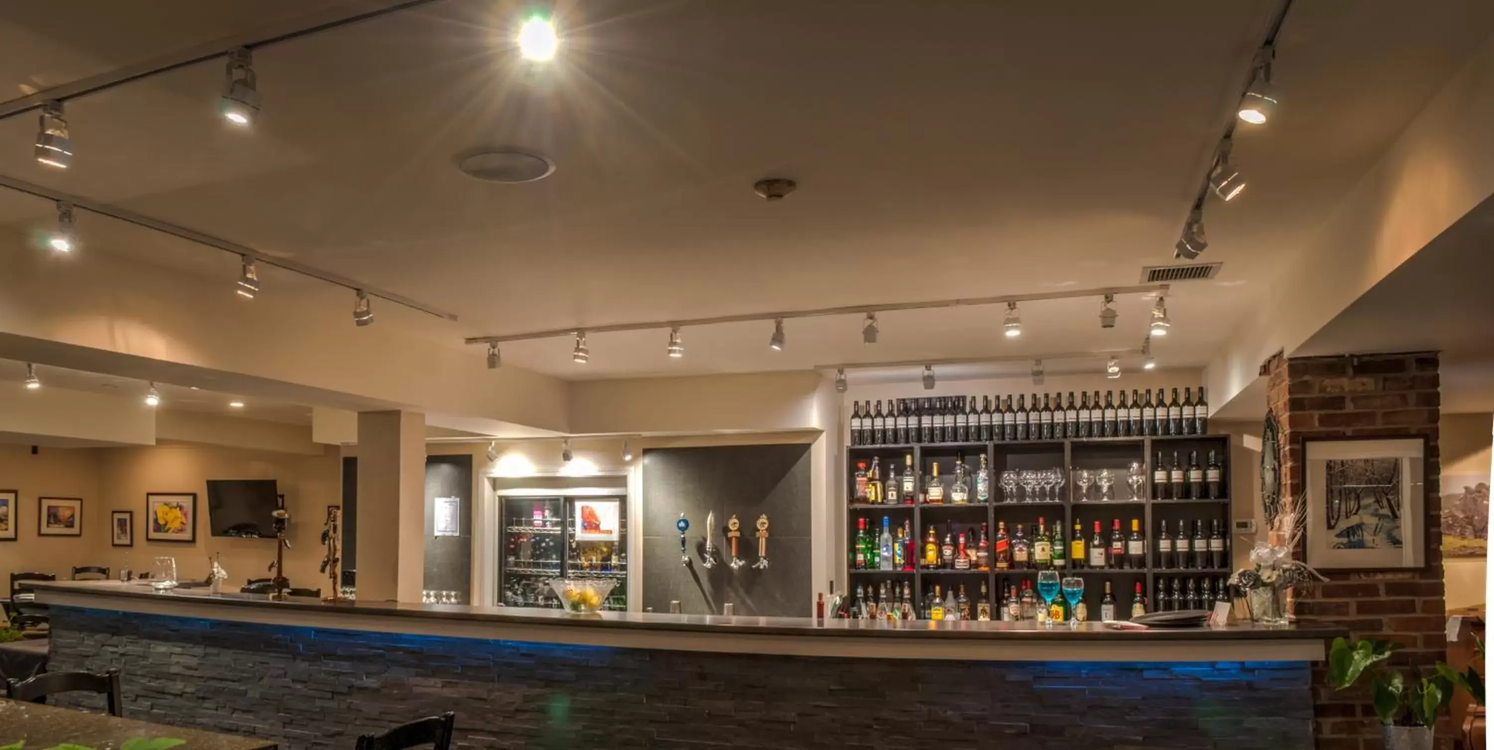 Alcoholic drinks in Ramada by Wyndham Lindsay Alcoholic drinks in Ramada by Wyndham Lindsay