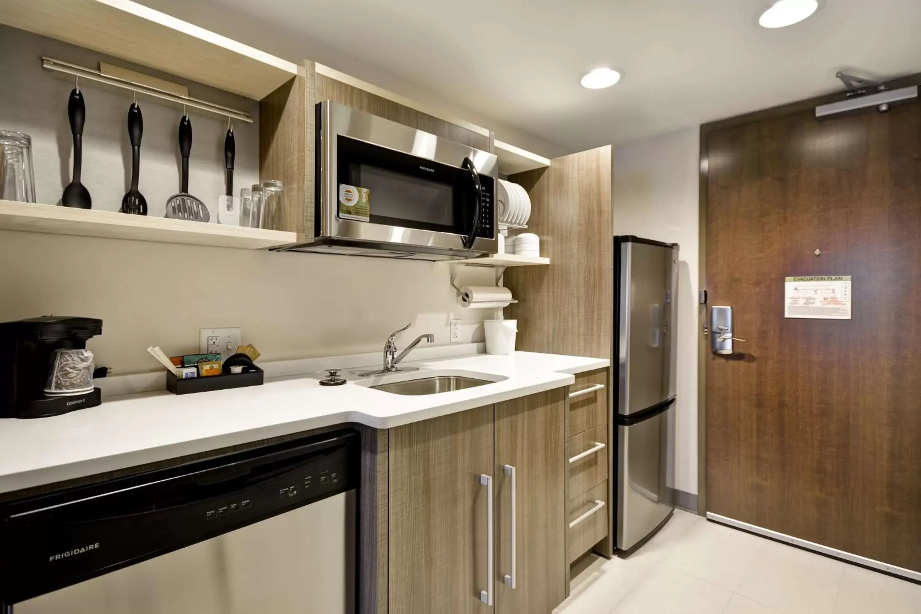 Kitchen or kitchenette, Kitchen/Kitchenette in Home2 Suites by Hilton Kansas City KU Medical Center