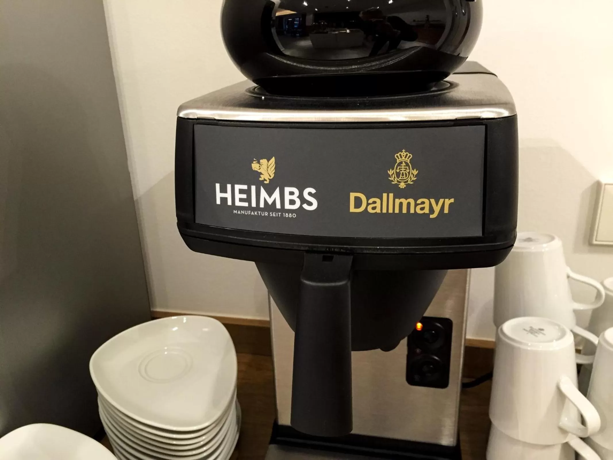 Restaurant/places to eat in Bayer 89 Vi Vadi Hotel