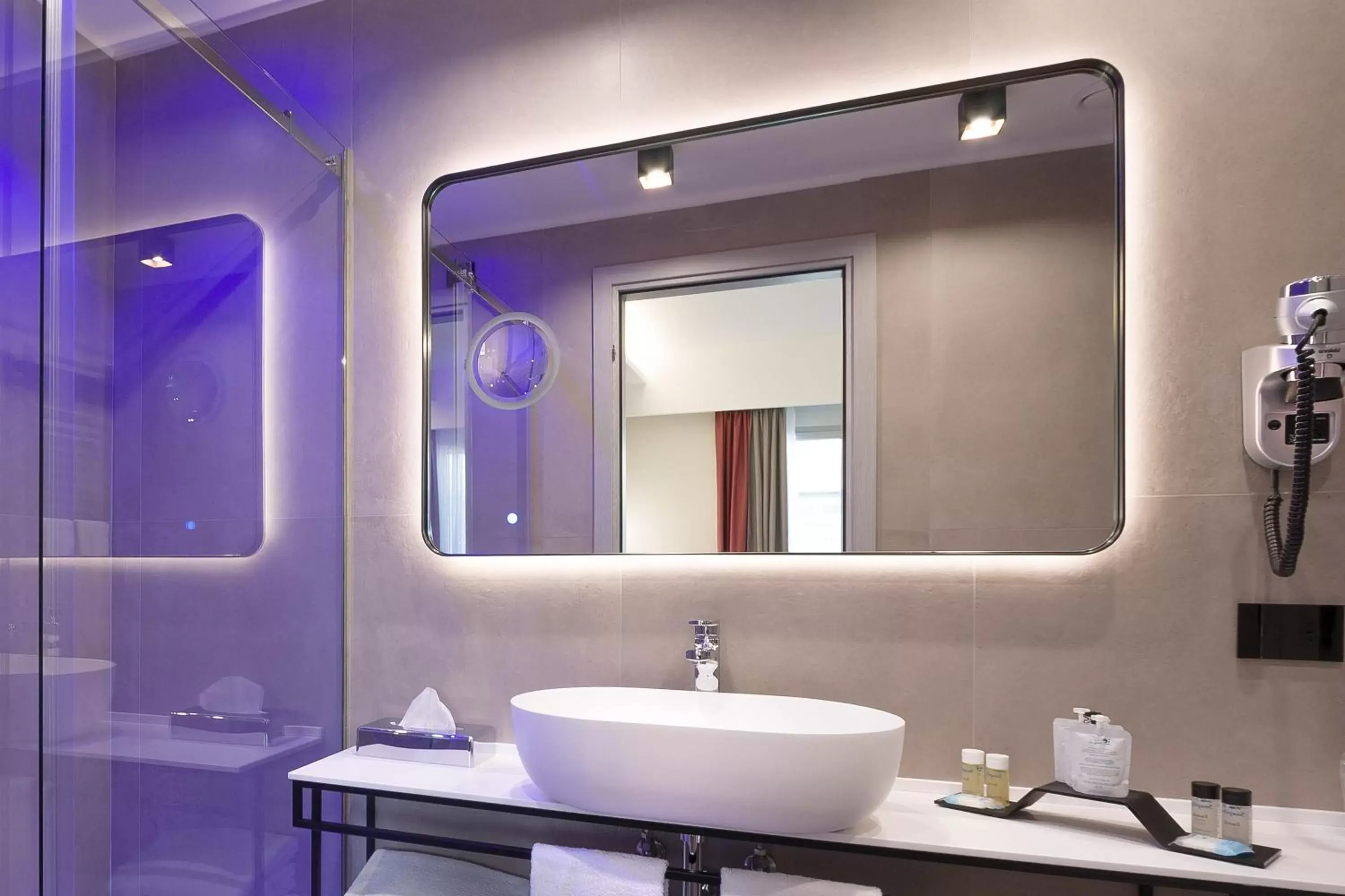 Bathroom in iQ Hotel Firenze
