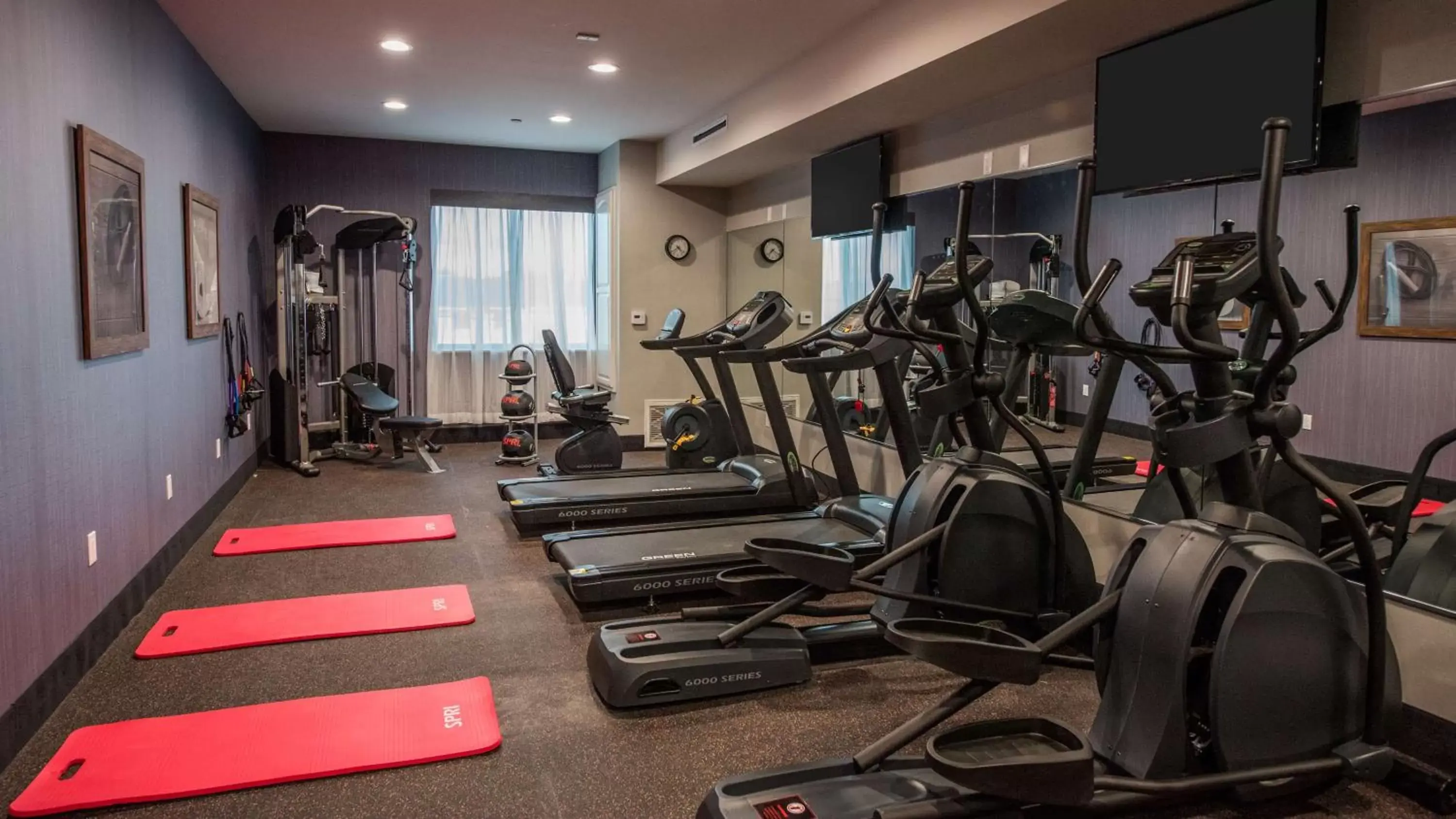 Fitness centre/facilities in Best Western Plus Gardena-Los Angeles Inn & Suites