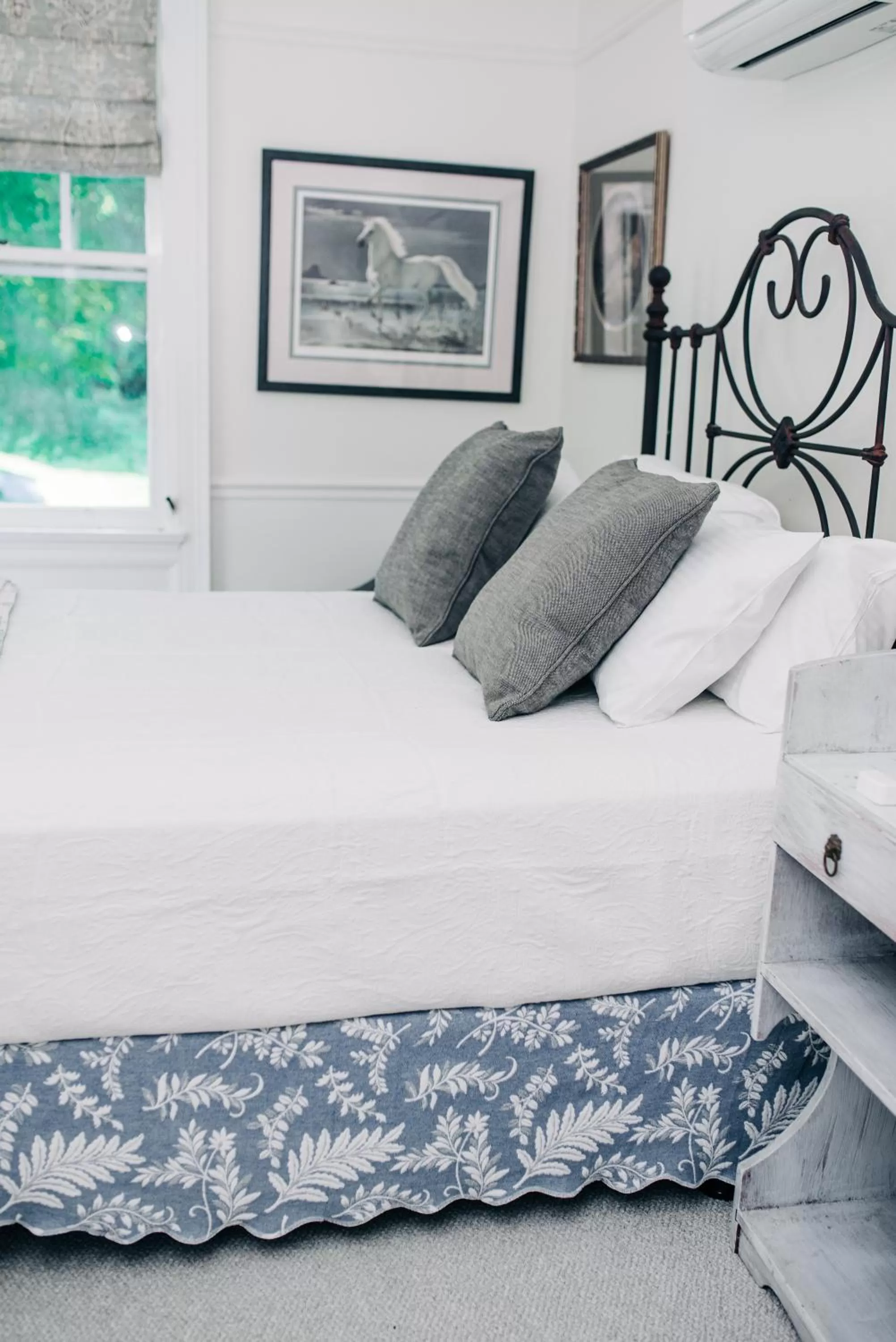 Bed in Benn Conger Inn