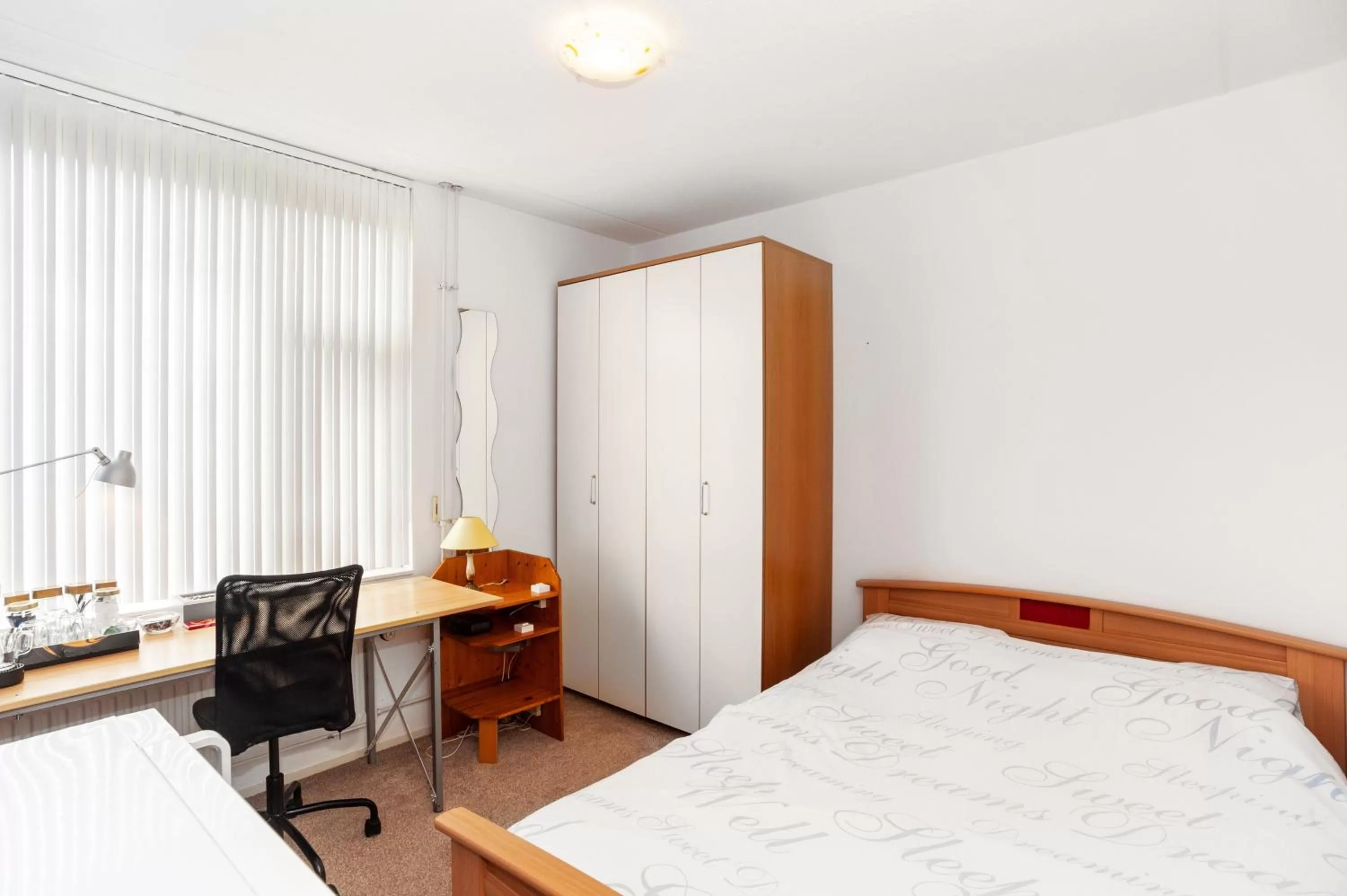 Photo of the whole room, Bed in Wim's Place Schiphol Amsterdam Airport