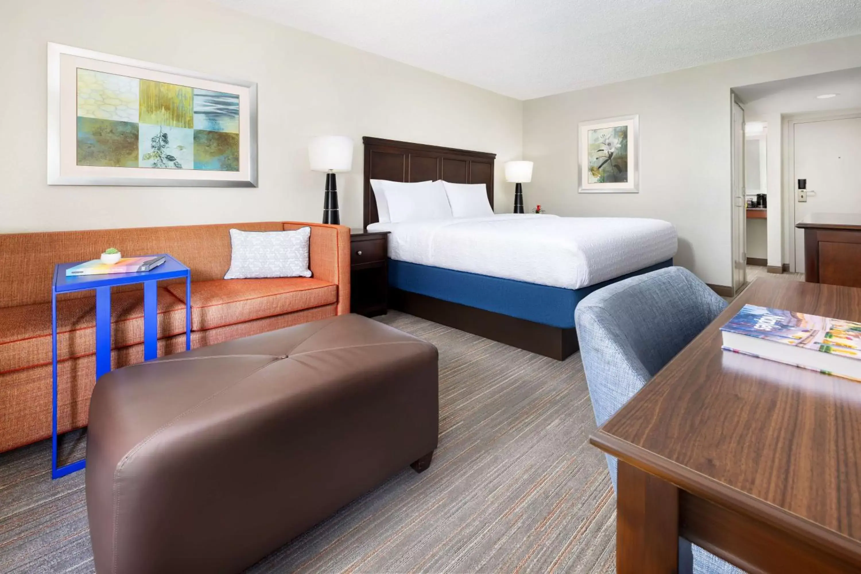 Bedroom in Hampton Inn Naples-Central