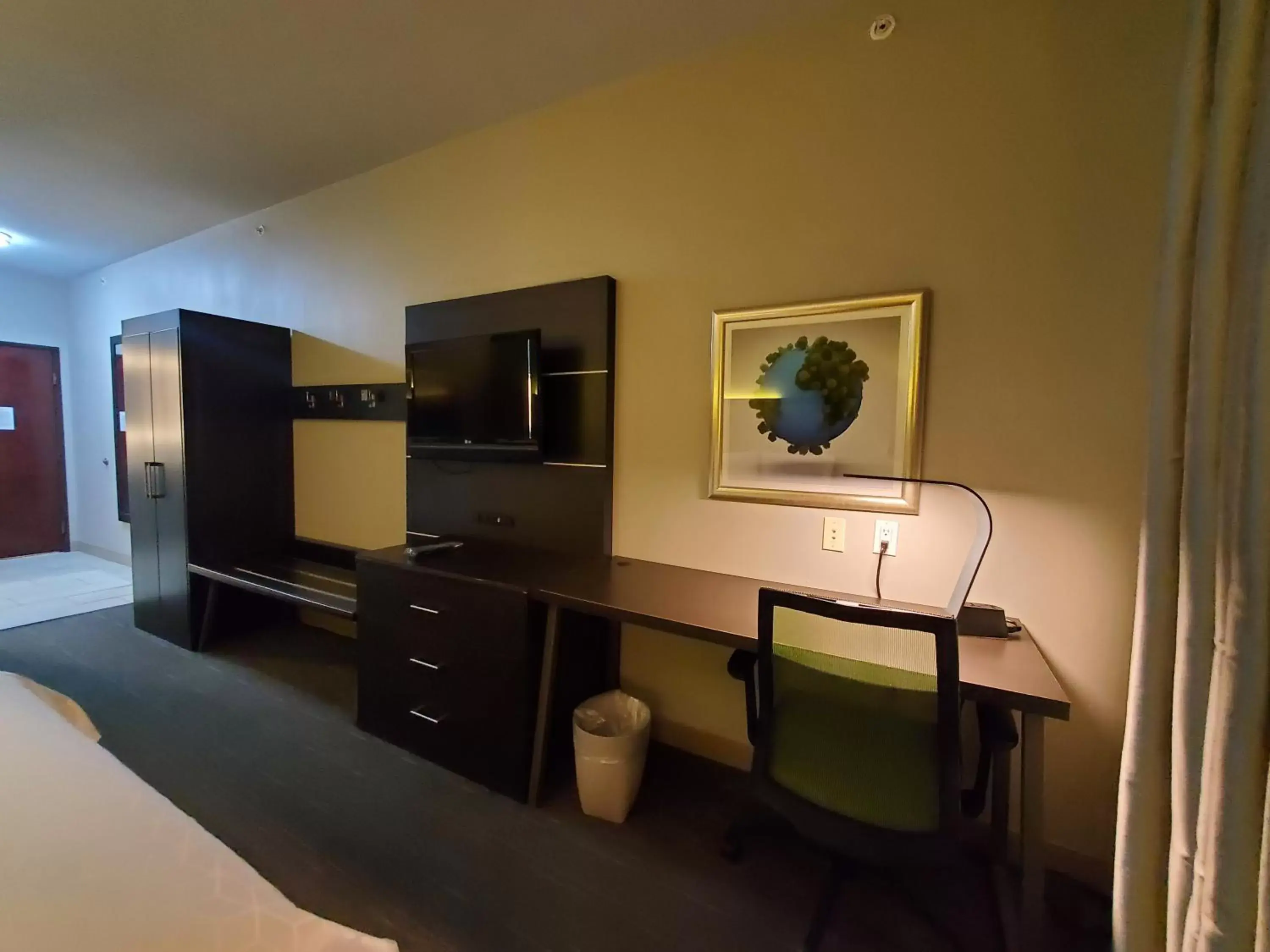 TV and multimedia, TV/Entertainment Center in Holiday Inn Express Pearland, an IHG Hotel
