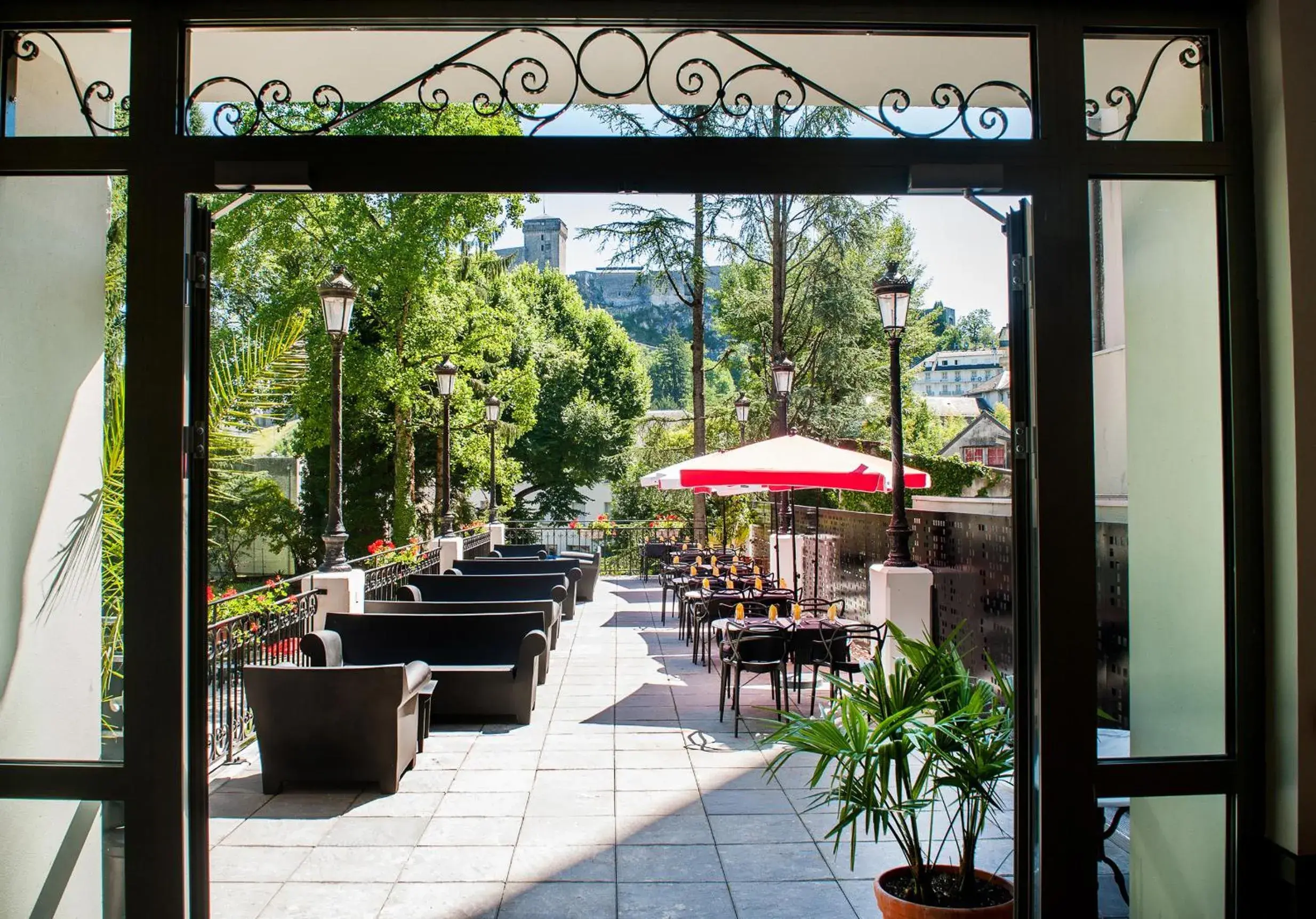 Patio, Restaurant/Places to Eat in Grand Hotel Gallia & Londres