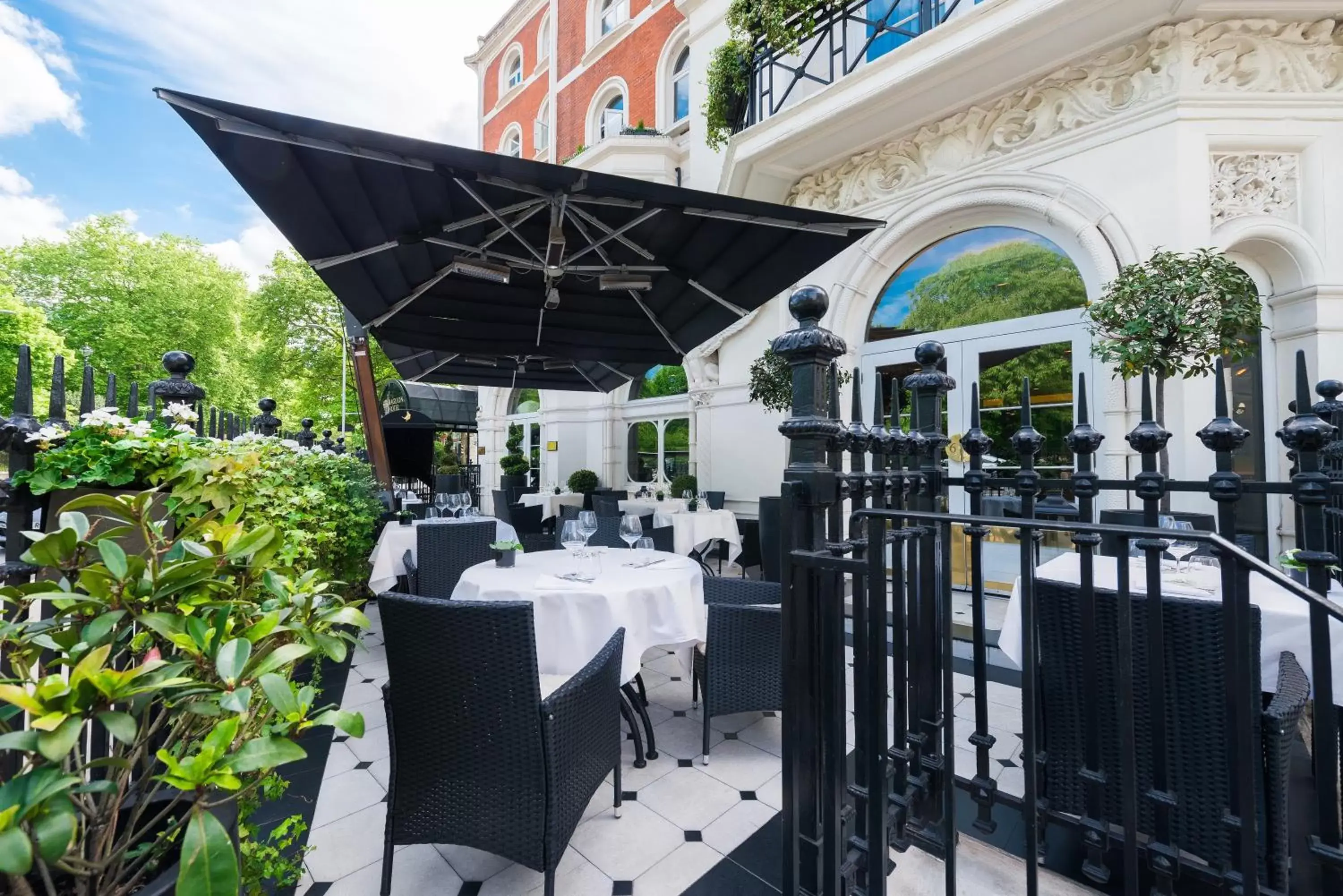 Balcony/Terrace, Restaurant/Places to Eat in Baglioni Hotel London - The Leading Hotels of the World