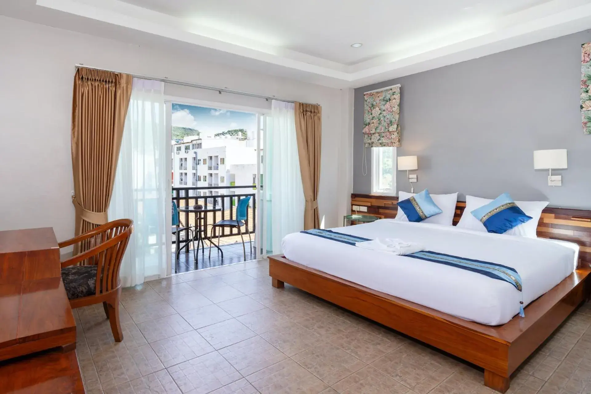 Bed in SawasdeeCiao Patong Guesthouse Bed in SawasdeeCiao Patong Guesthouse