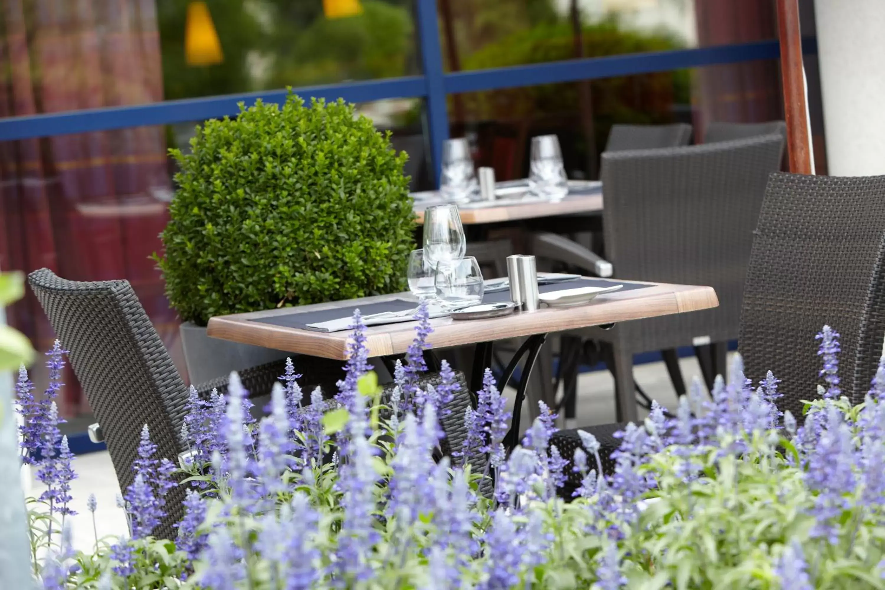 Balcony/Terrace, Restaurant/Places to Eat in Golden Tulip Paris CDG Airport – Villepinte