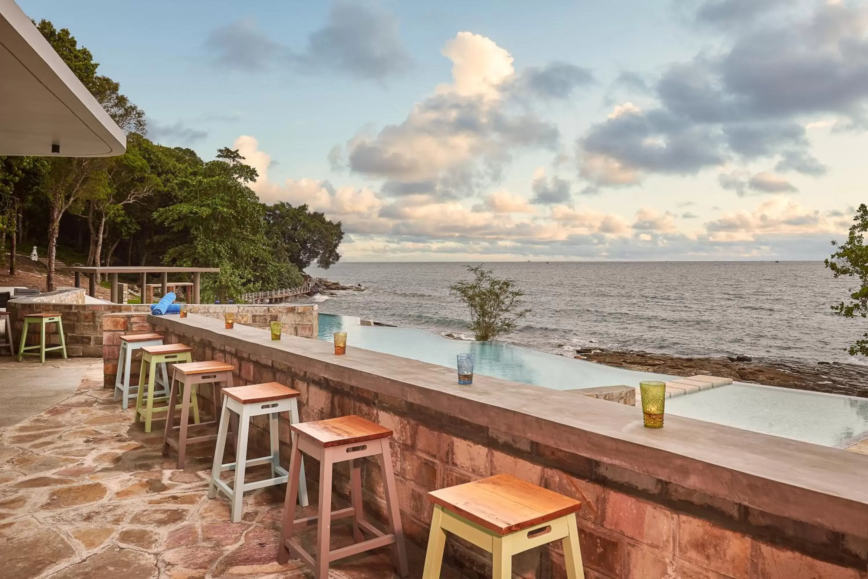 Lounge or bar, Swimming Pool in Independence Hotel Resort & Spa