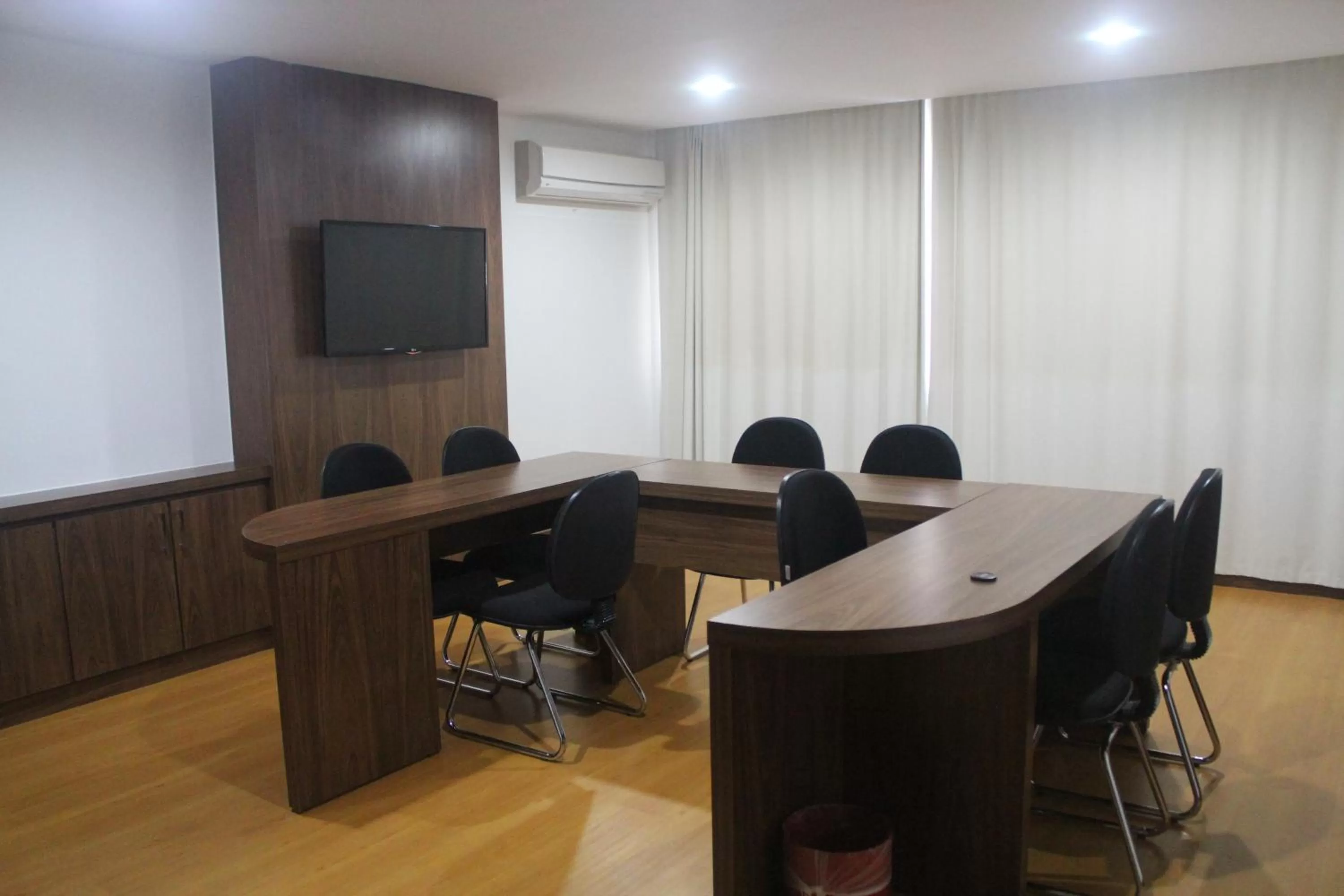 Business facilities in Pratti Hotel