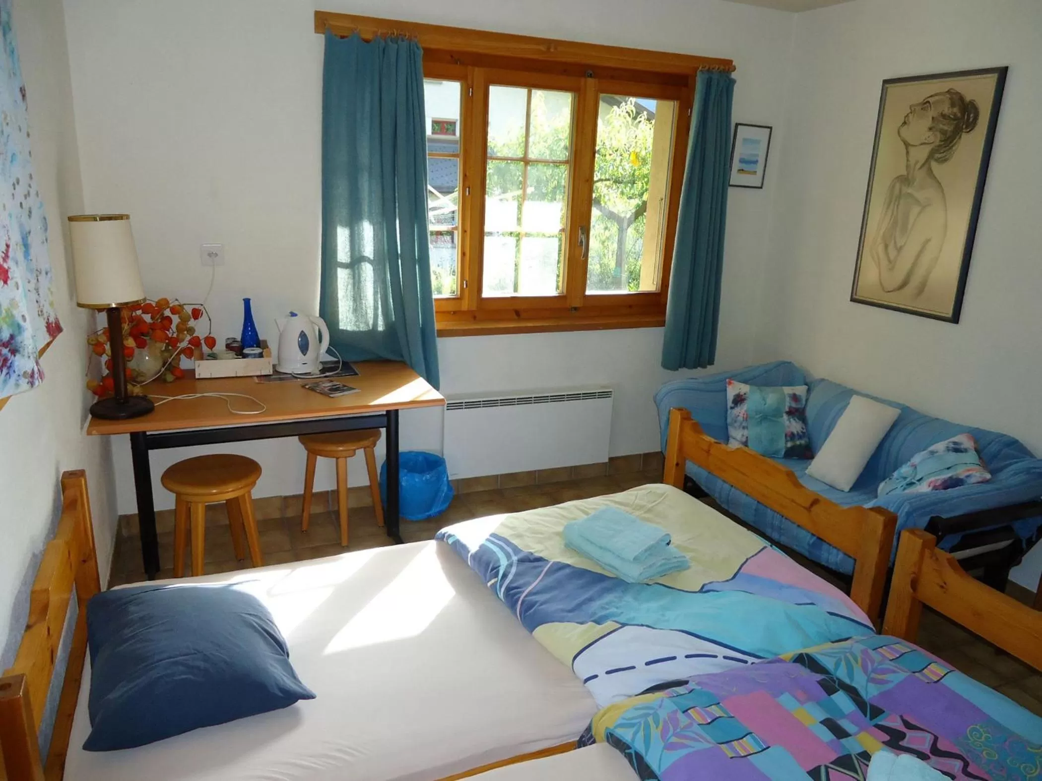 Coffee/tea facilities, Bed in BnB Claudy et Elizabeth Michellod-Dutheil