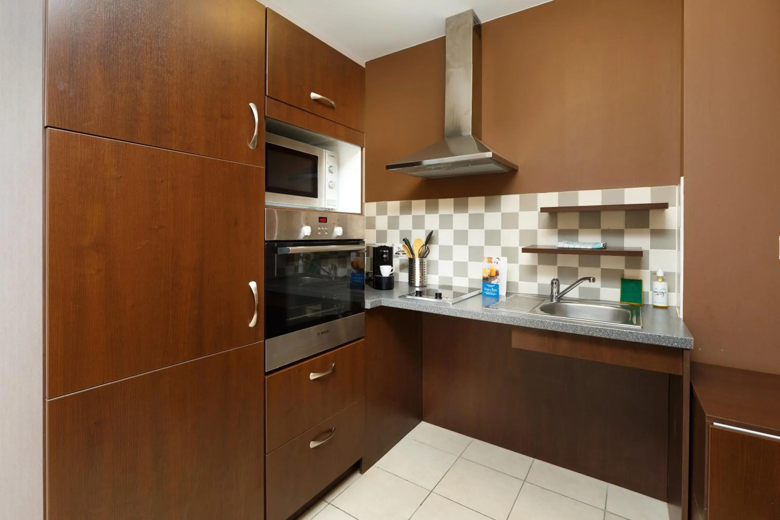 Kitchen or kitchenette, Kitchen/Kitchenette in Residhotel Toulouse Centre