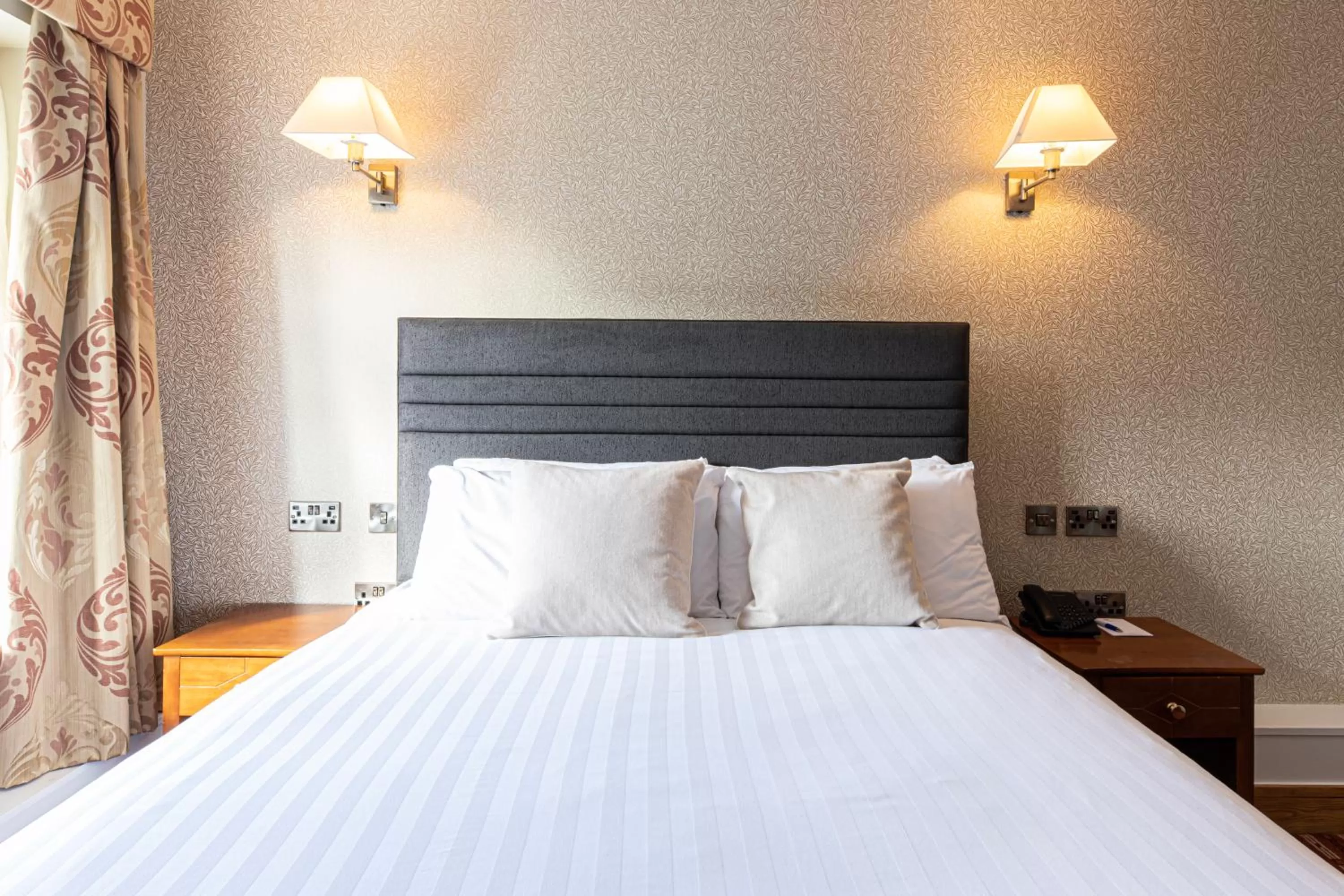 Bedroom, Bed in Ballina Manor Hotel