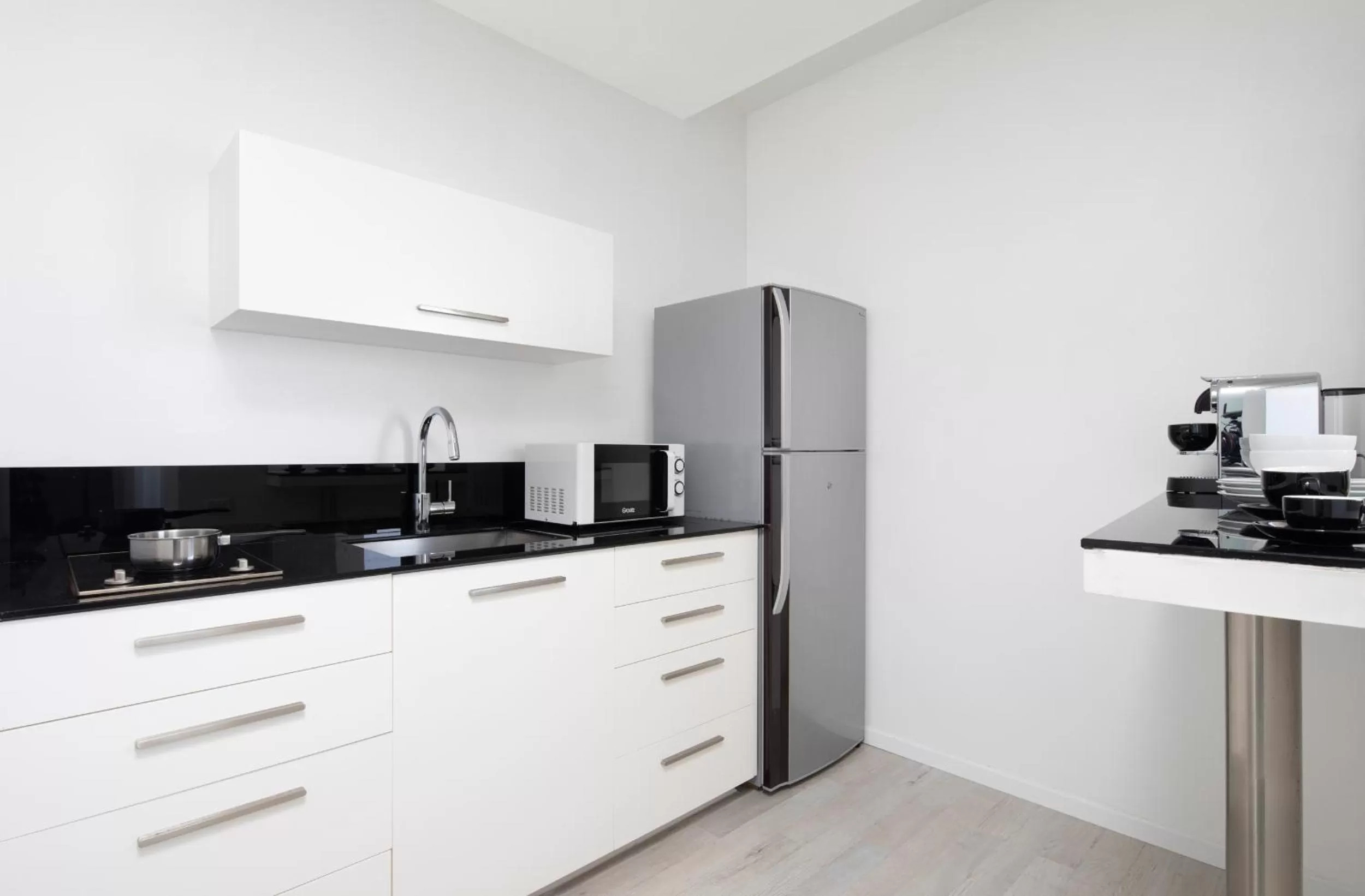 Coffee/tea facilities in Sea Executive Suites