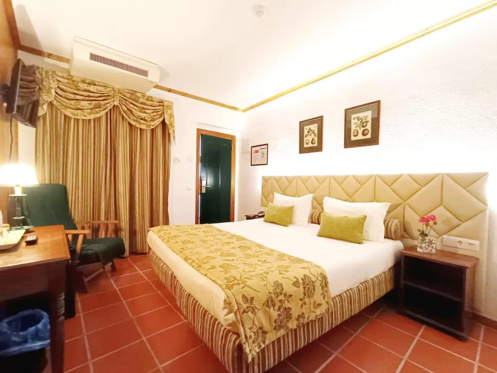 Standard Double Room in Hotel El Rei Dom Manuel Standard Double Room in Hotel El Rei Dom Manuel