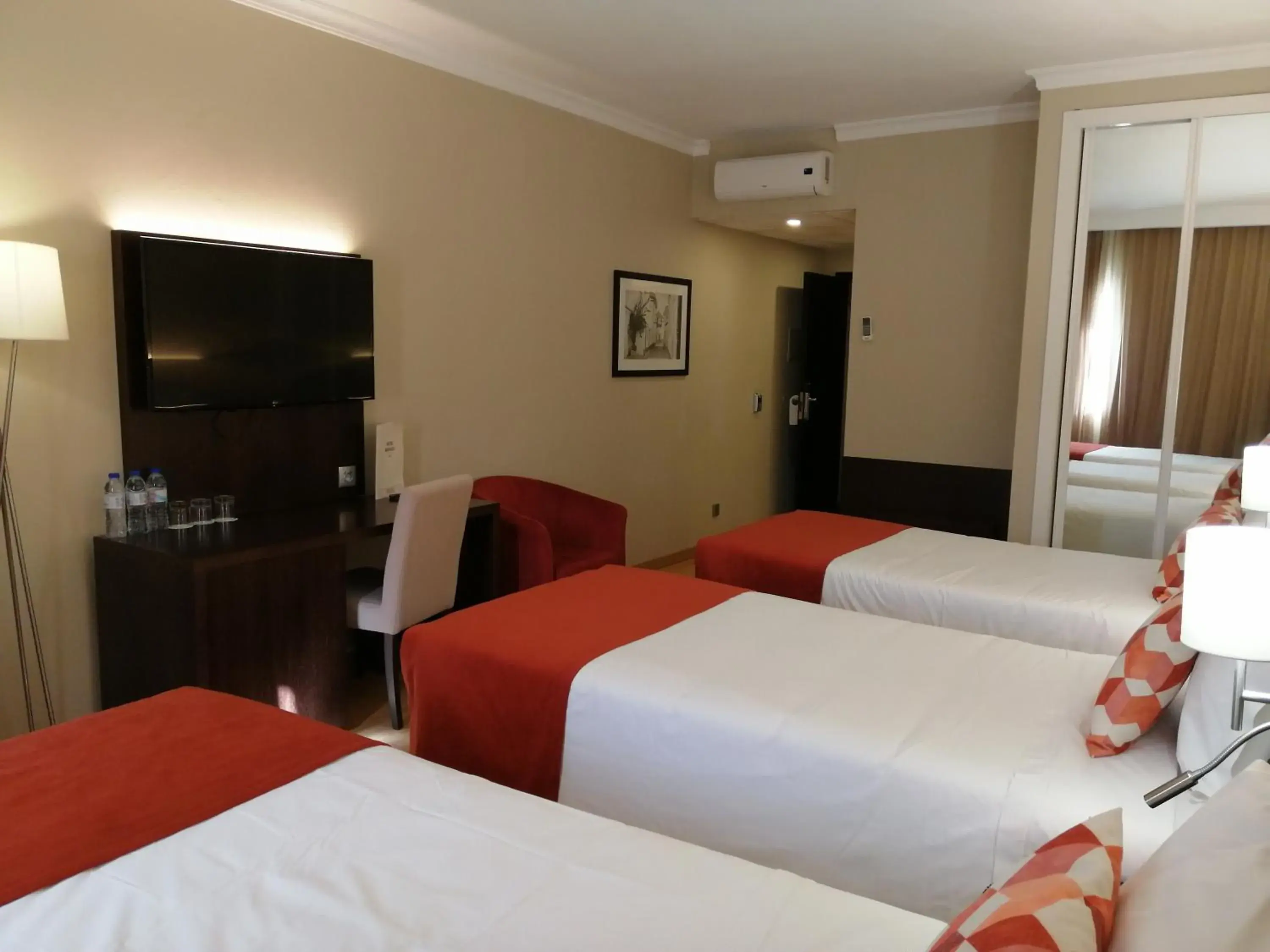 TV and multimedia, Bed in Hotel Monaco