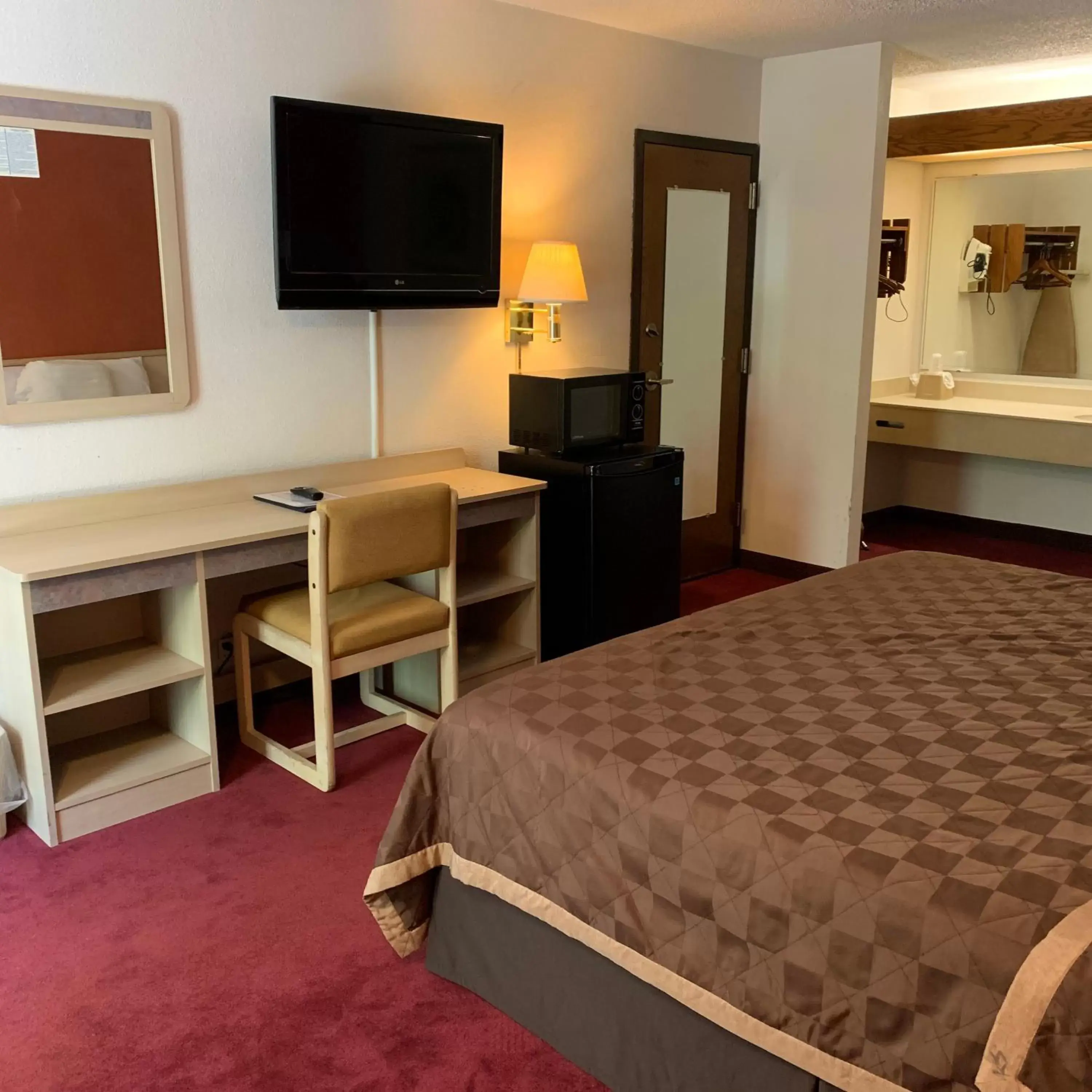 TV/Entertainment Center in Americas Best Value Inn - Collinsville / St. Louis