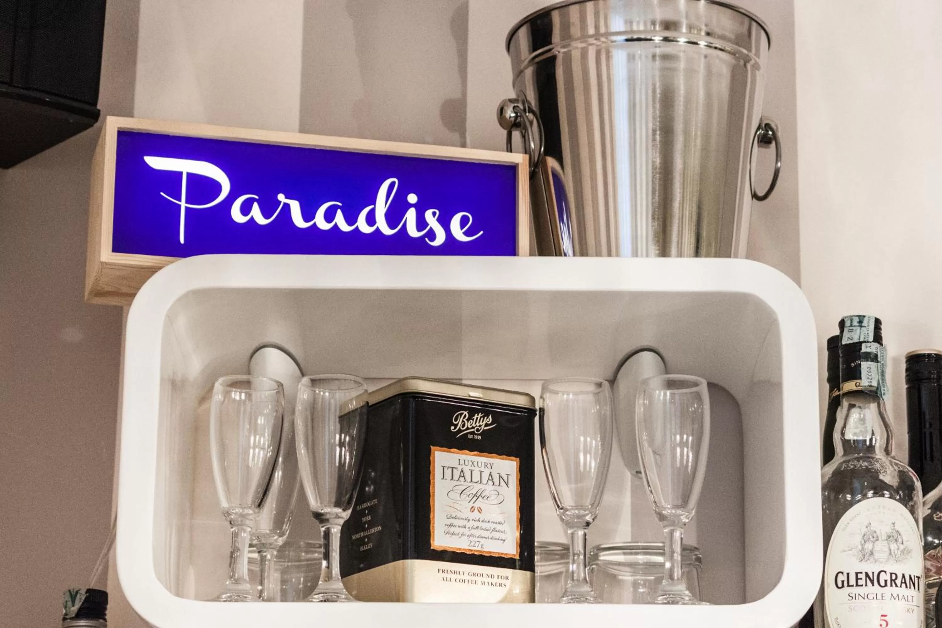 Property logo or sign in Deko Rome