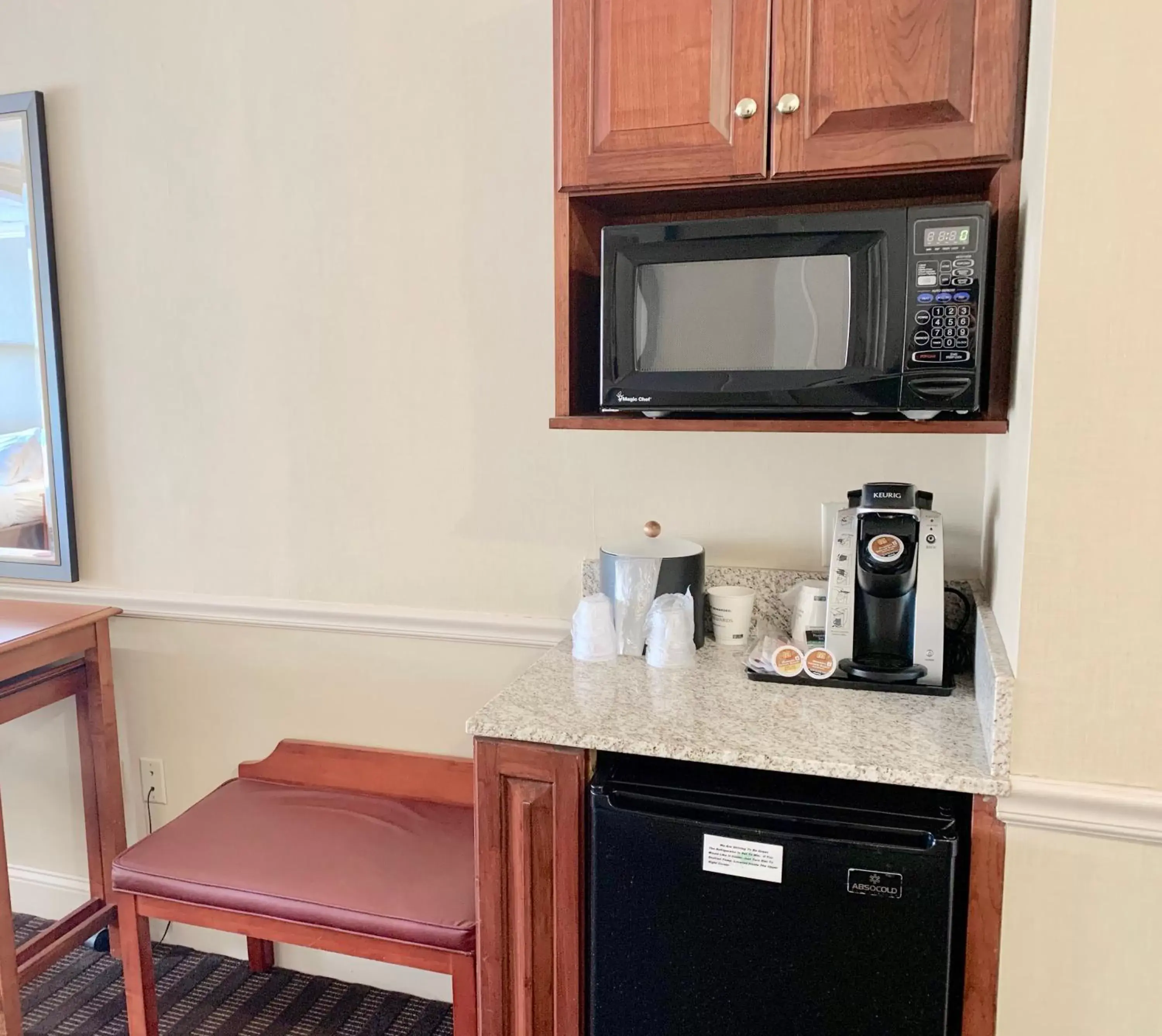 Coffee/tea facilities in Best Western Springfield Hotel