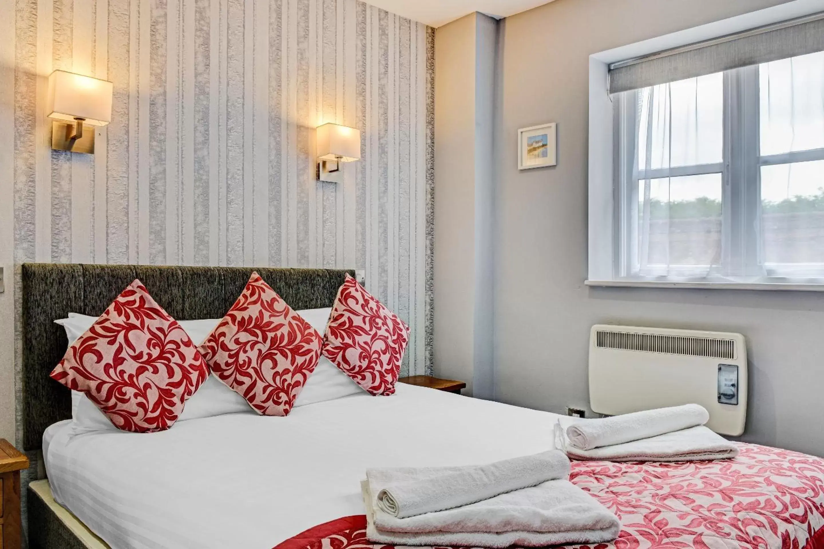 Bedroom, Bed in OYO Dovecote Hotel