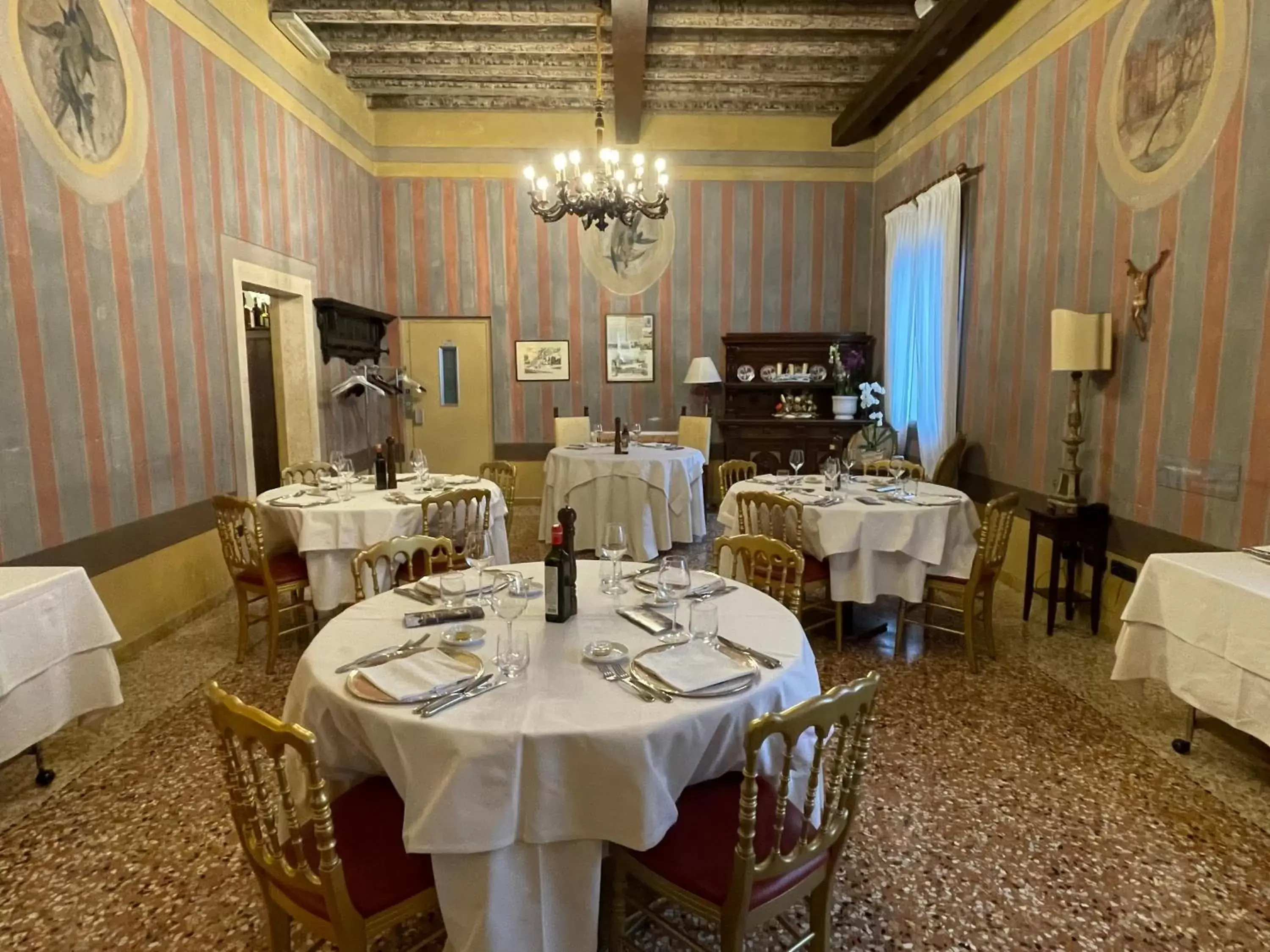 Restaurant/Places to Eat in Hotel AB Baretta